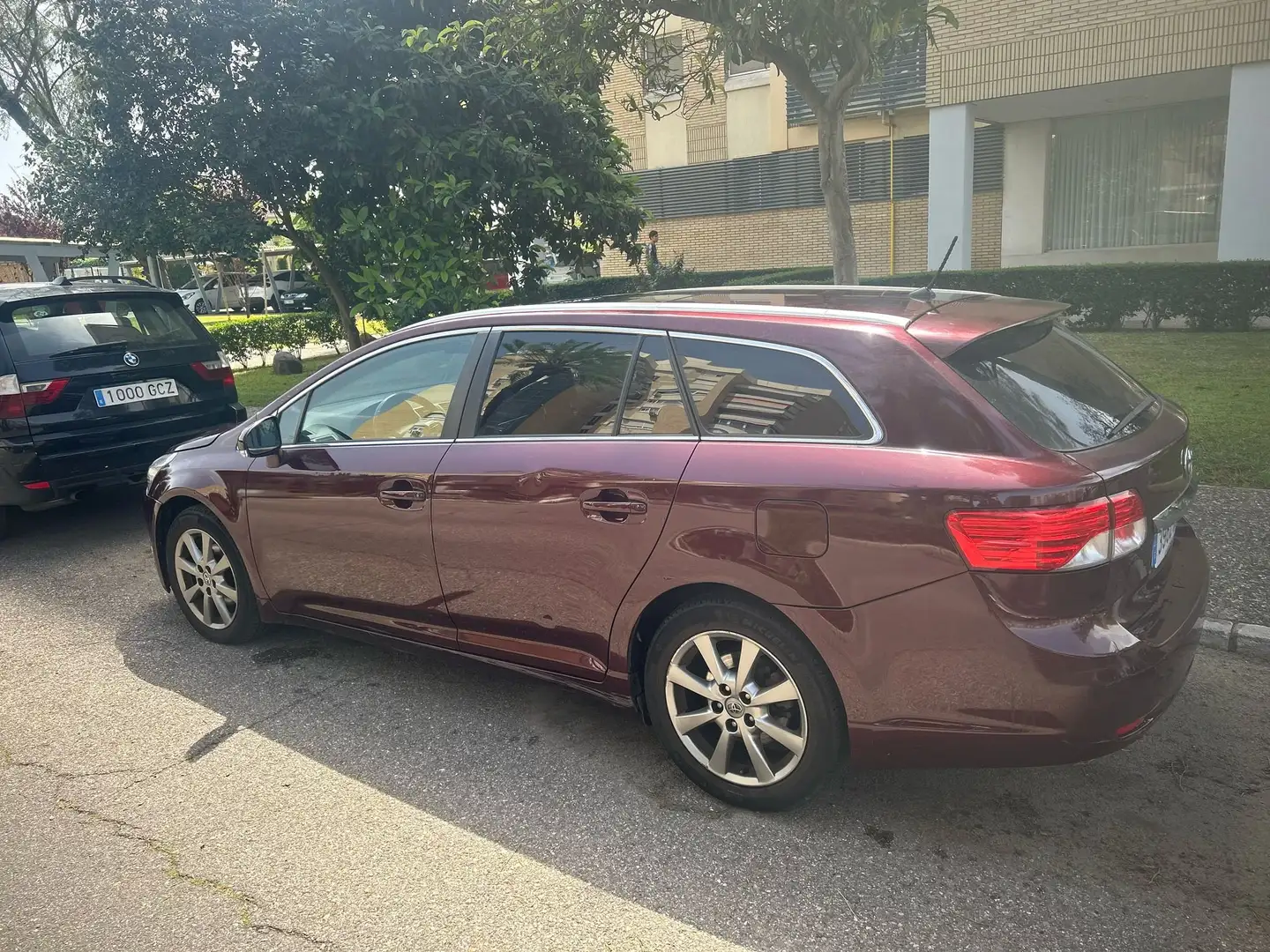 Toyota Avensis Avensis CS 120D Advance Advance Burdeos - 2