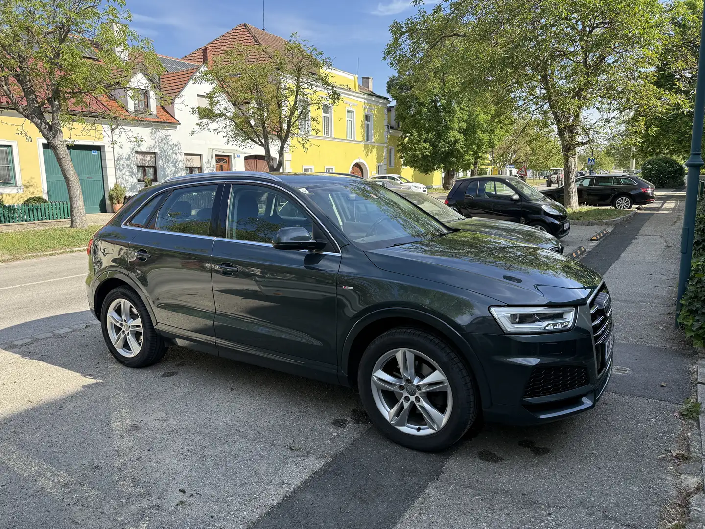 Audi Q3 2,0 TDI S Line Grün - 1