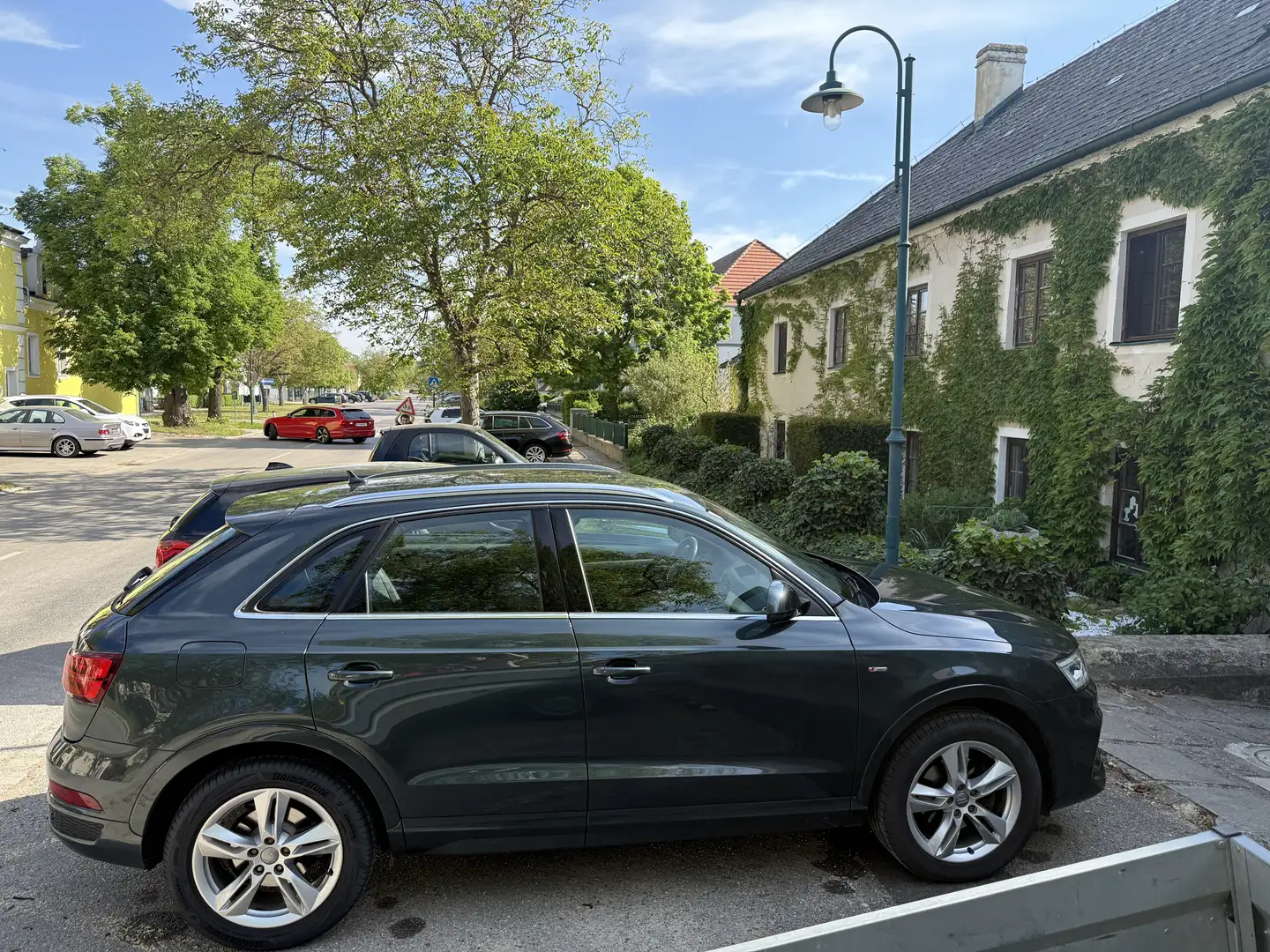 Audi Q3 2,0 TDI S Line Grün - 2