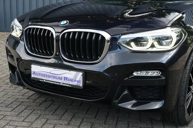 BMW X4 view 11