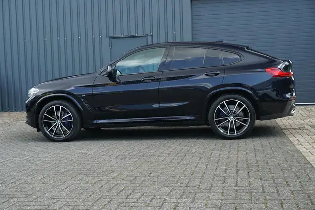 BMW X4 view 4