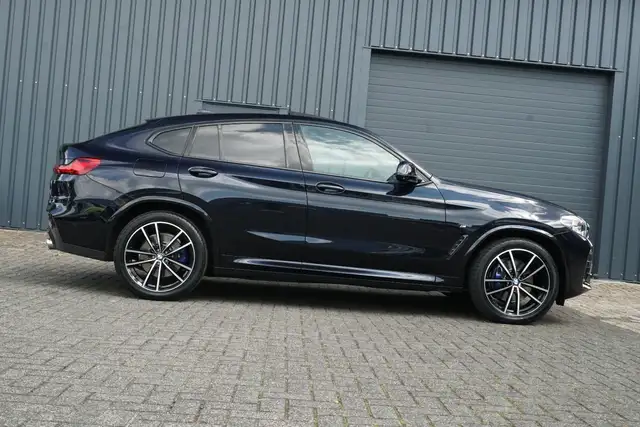 BMW X4 view 9
