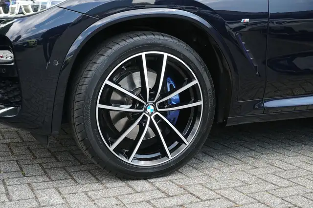 BMW X4 view 10