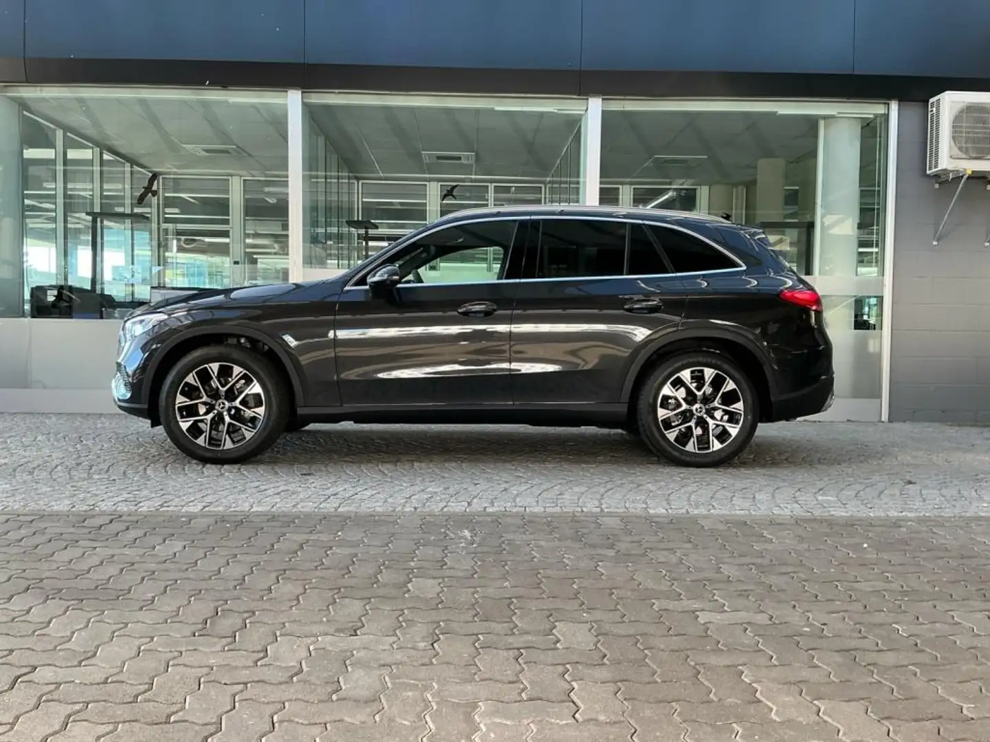 Mercedes-Benz GLC 200 d 4M AVANTGARDE+AMBIENTE+DISTRO+MEMORY Grau - 2