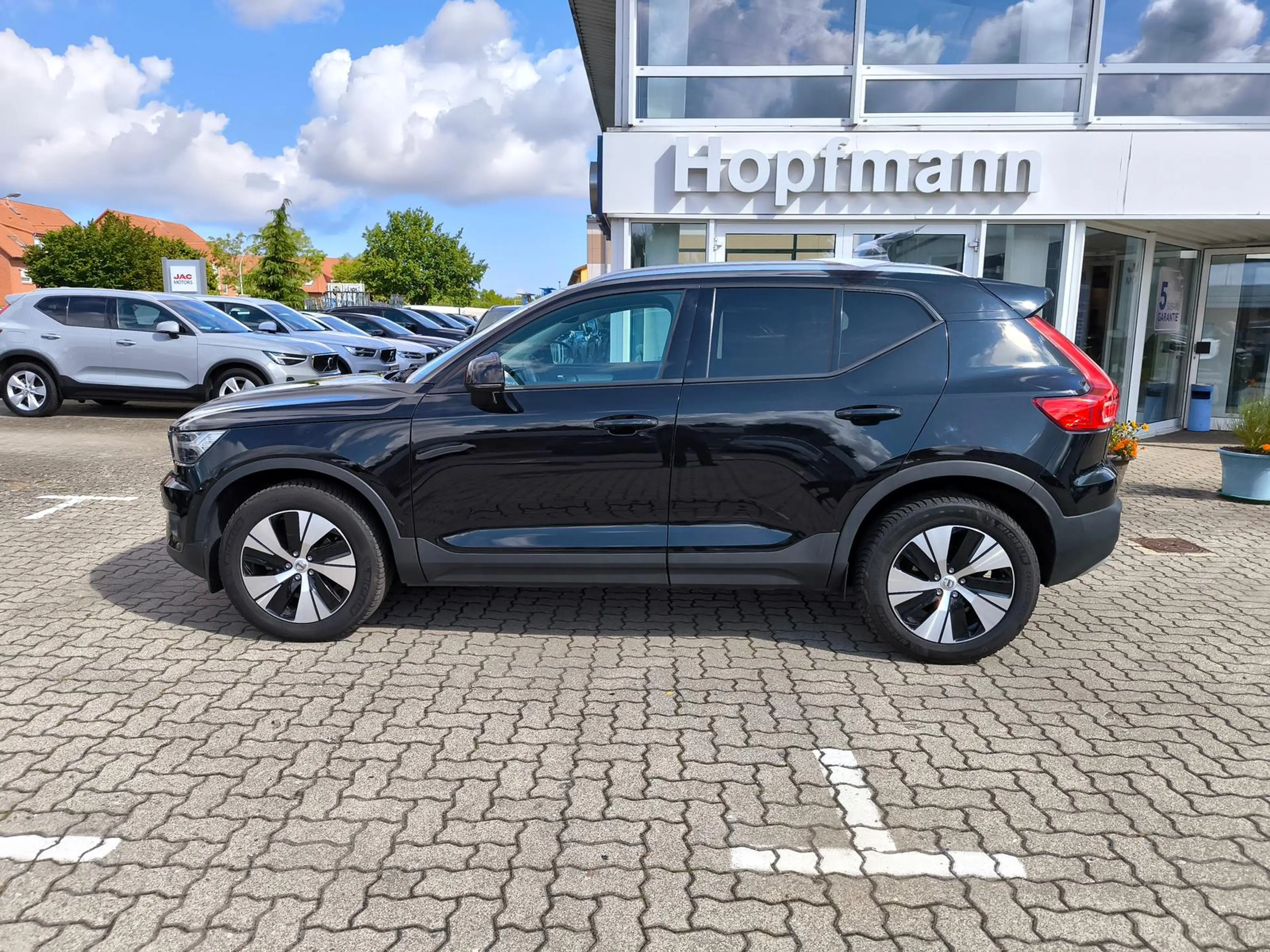 Volvo XC40 T3 Benzin Momentum Pro Navi / ACC / Kamera — photo 2