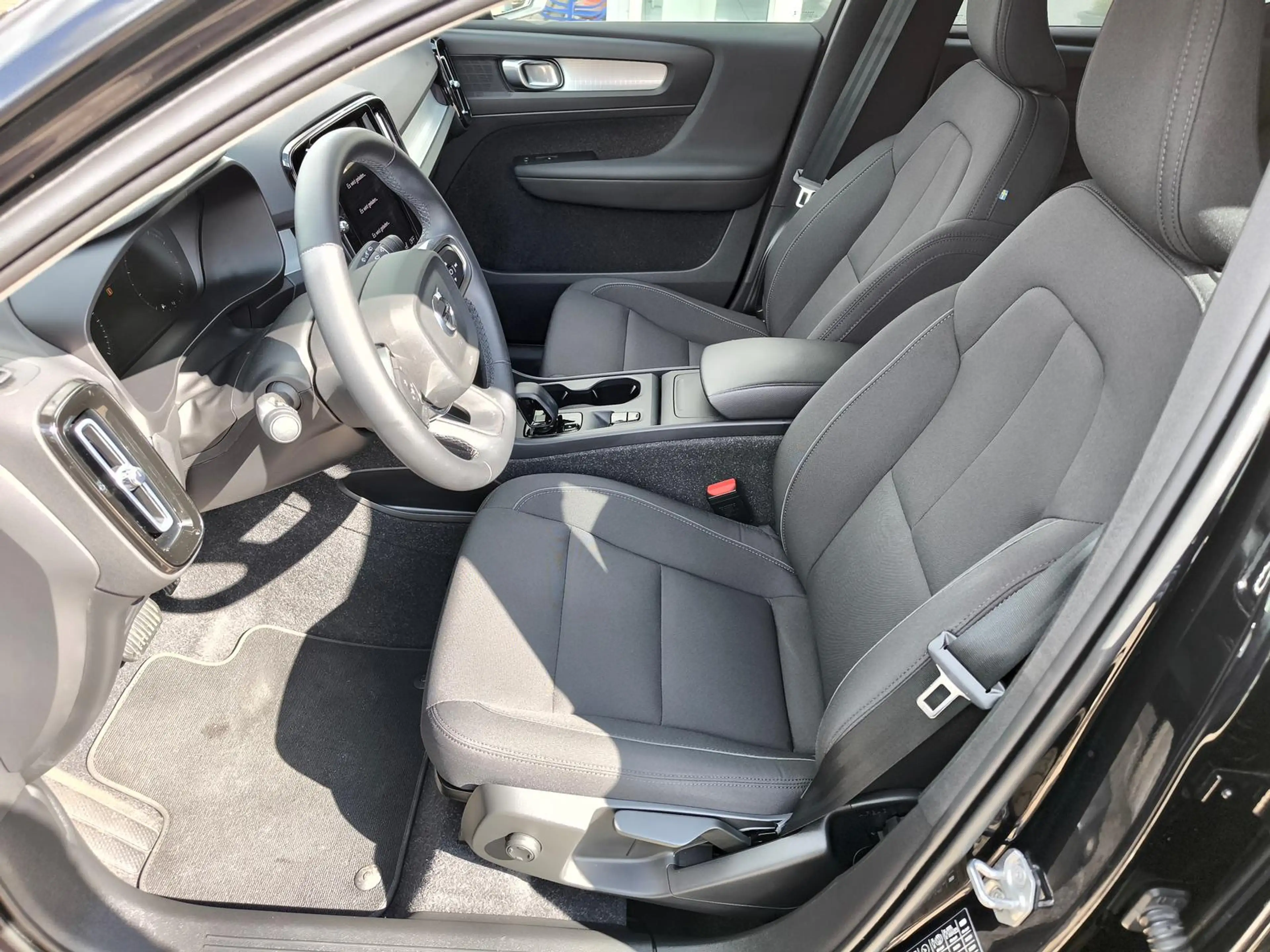Volvo XC40 T3 Benzin Momentum Pro Navi / ACC / Kamera — photo 8
