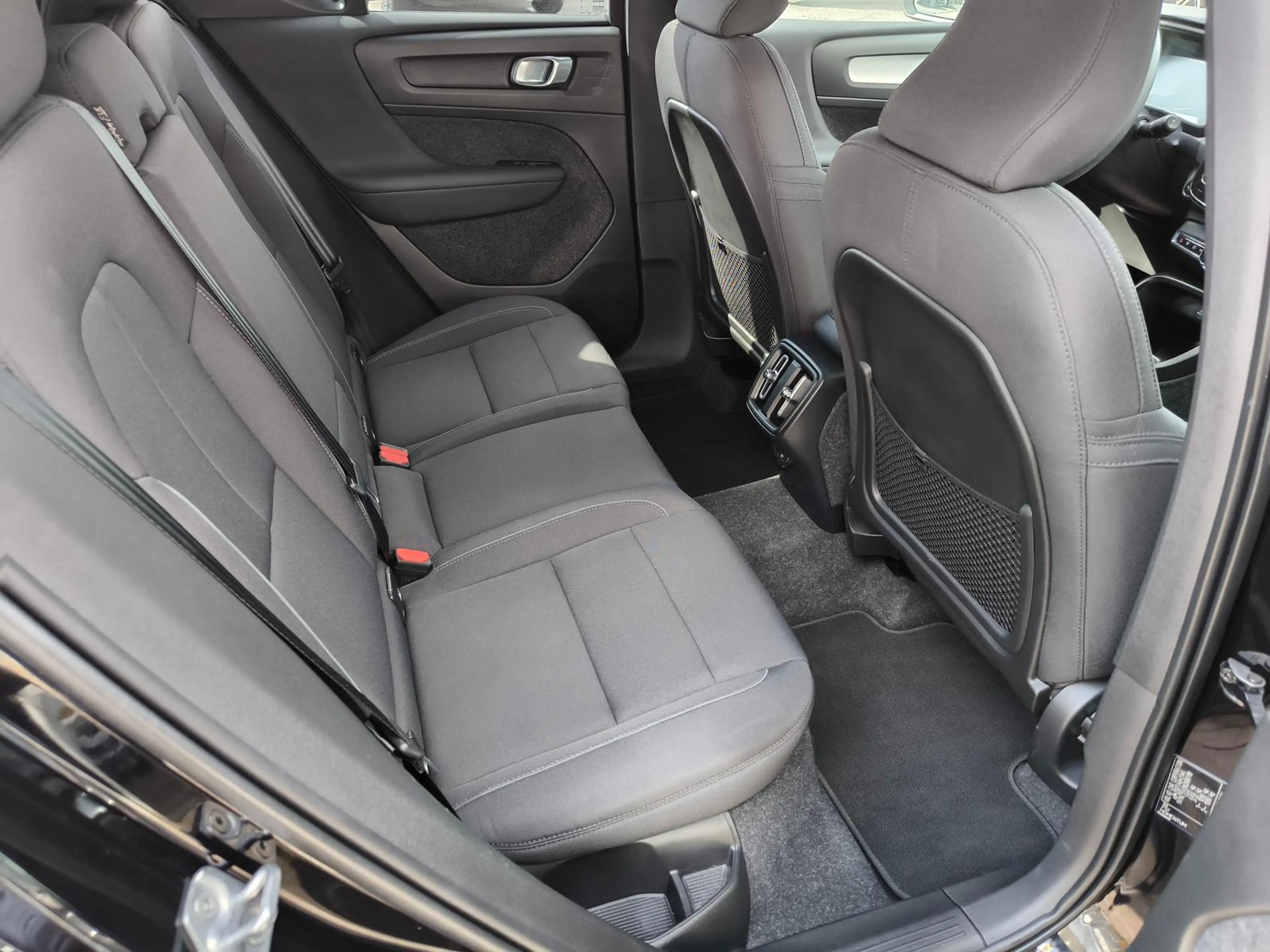 Volvo XC40 T3 Benzin Momentum Pro Navi / ACC / Kamera — photo 10