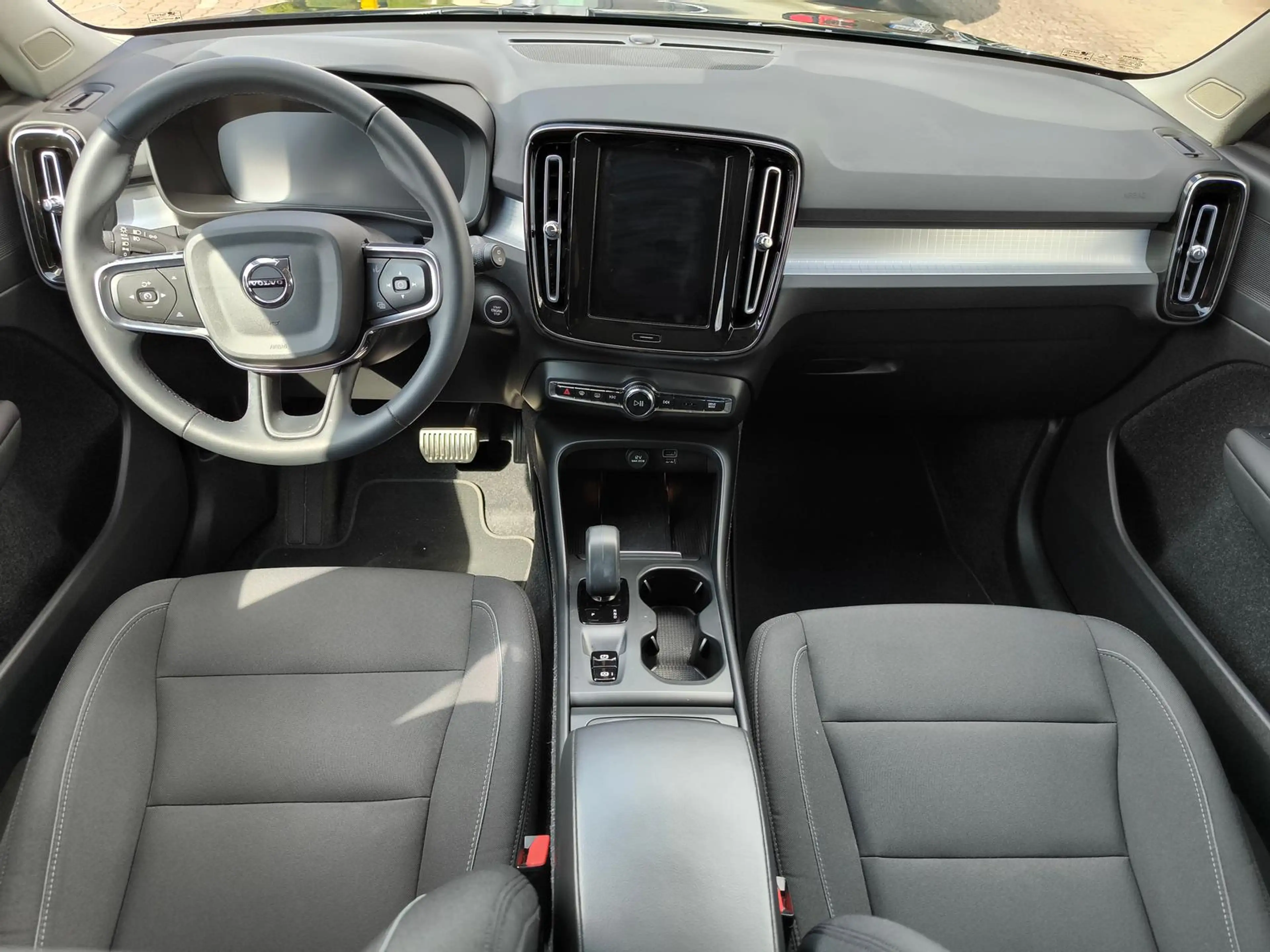 Volvo XC40 T3 Benzin Momentum Pro Navi / ACC / Kamera — photo 12