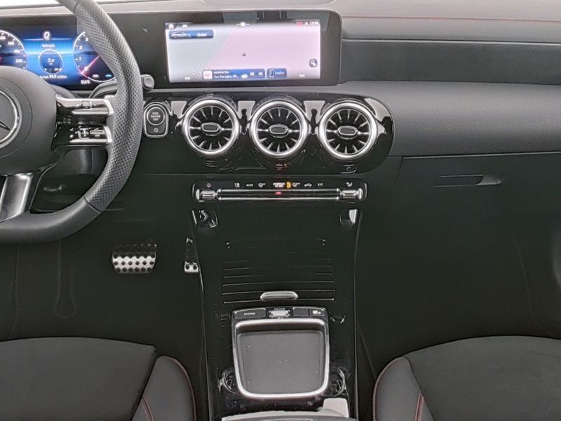 Mercedes-Benz CLA 180 AMG Adv.*LED*Kamera*18"*CarPlay*Easy* — photo 5