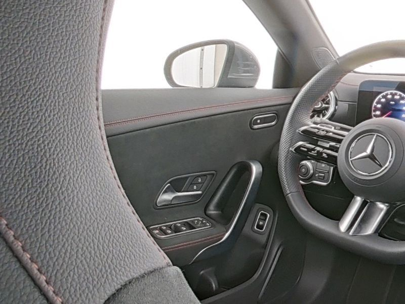 Mercedes-Benz CLA 180 AMG Adv.*LED*Kamera*18"*CarPlay*Easy* — photo 9