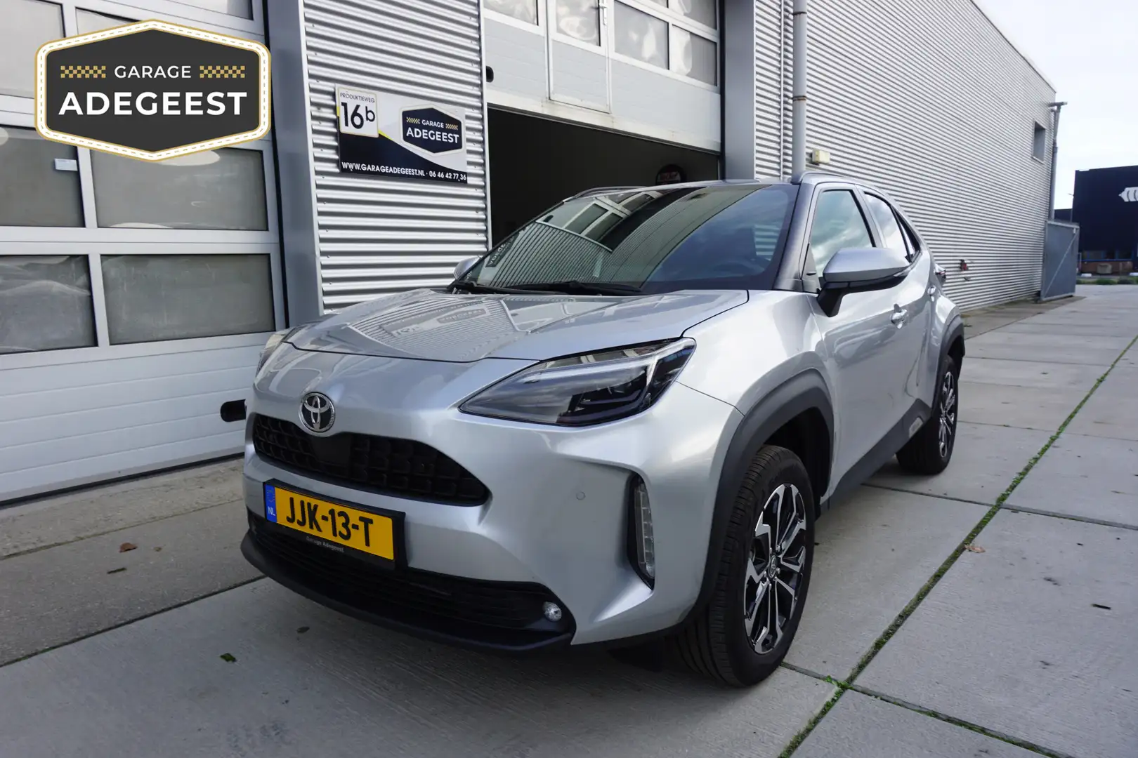 Toyota Yaris Cross 1.5 Hybrid 115 Business Plus |Navi|Carplay|PDC V+A Zilver - 1