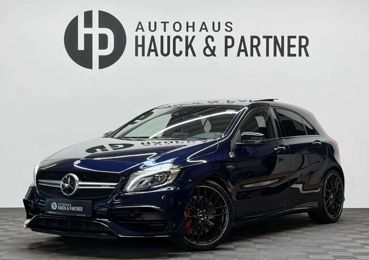 Mercedes-Benz A 45 AMG 4Matic*Perf.AGA*Pano*Schale*HK*Distr.+* Bleu - 1