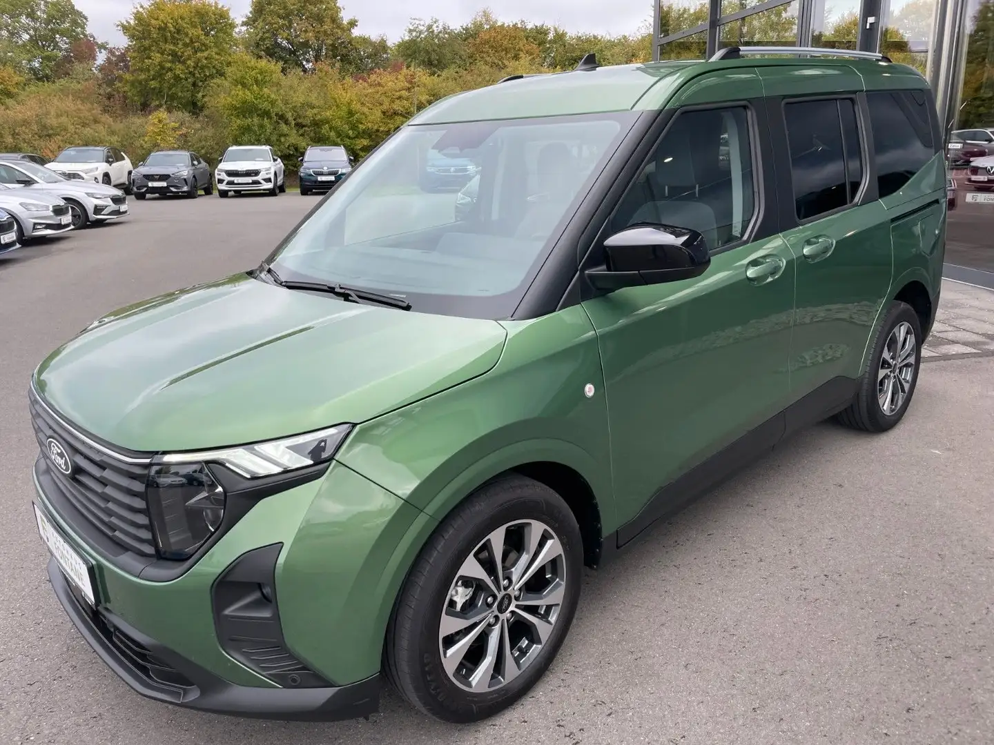 Ford Tourneo Courier A/T Titanium Carplay AHK PDC Grün - 1