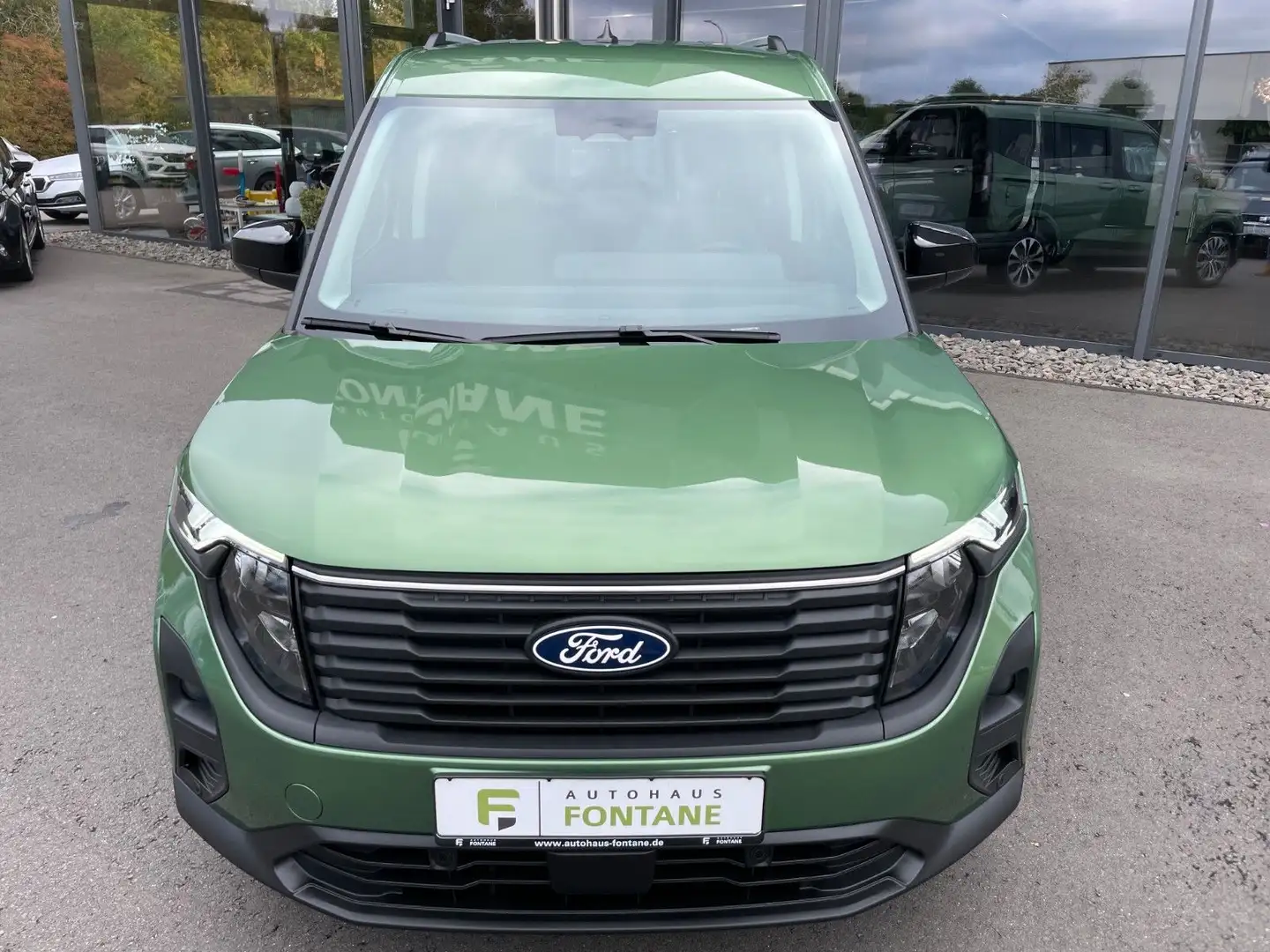 Ford Tourneo Courier A/T Titanium Carplay AHK PDC Grün - 2