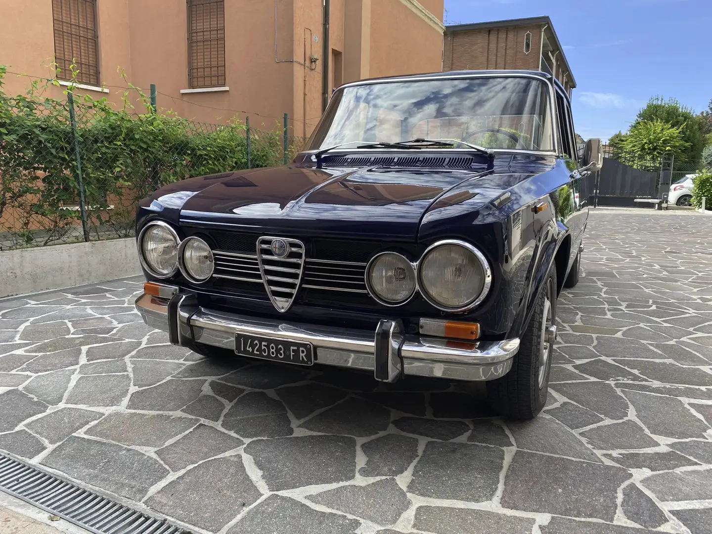 Alfa Romeo Giulia 1300 Super plava - 1