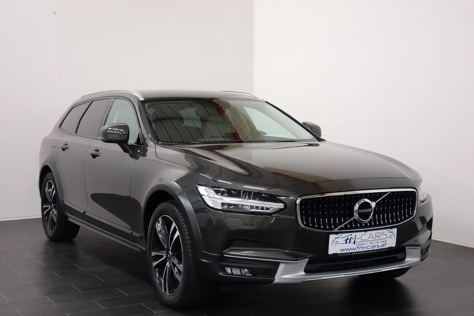 Volvo V90 Cross Country D5 Pro AWD Geartronic *AHV*LED*MASSAGE*BELÜFTUNG*GARANTIE*TOP* Grau - 1