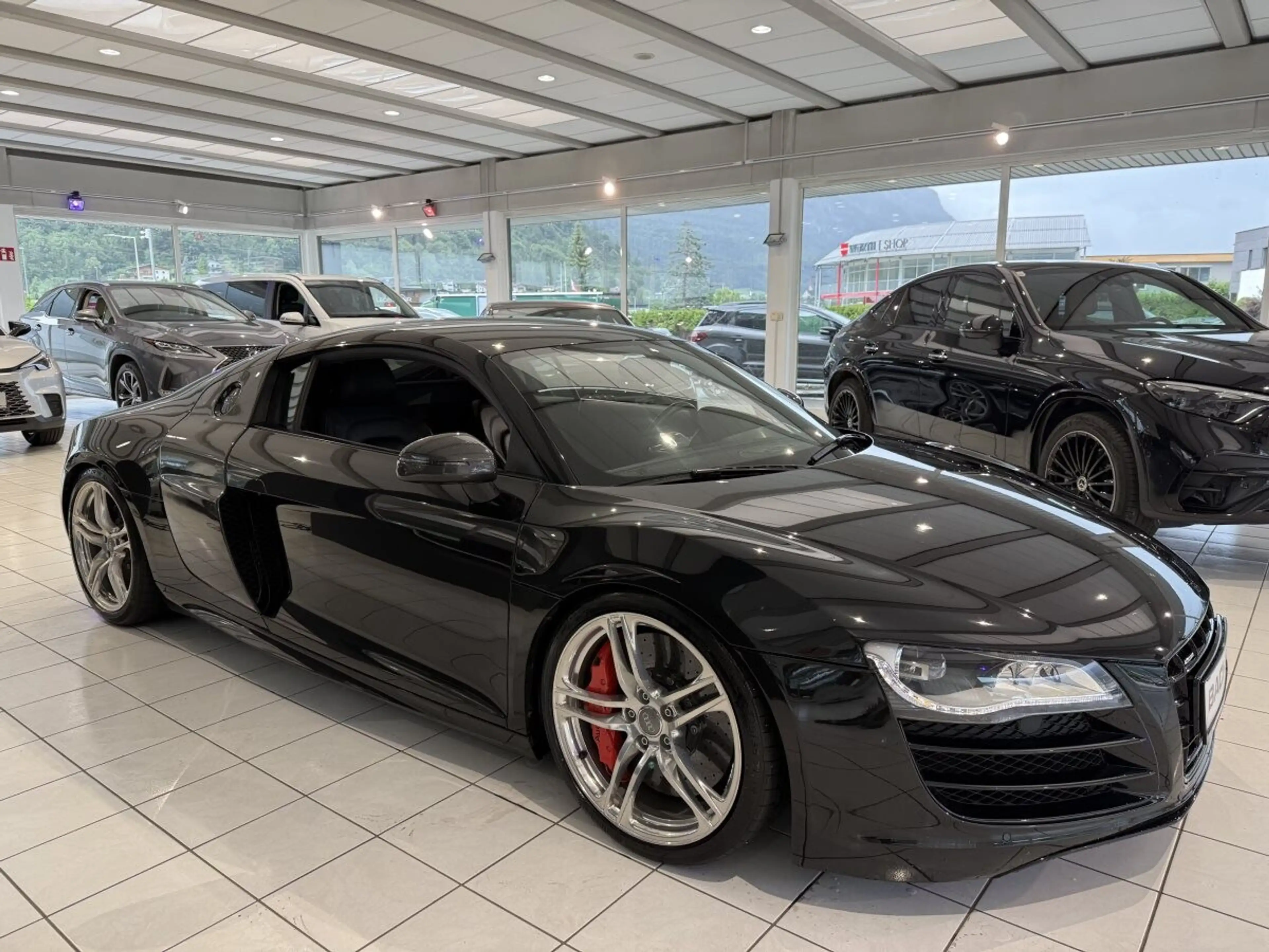 Audi R8 Coupe 5.2 FSI quattro — photo 9
