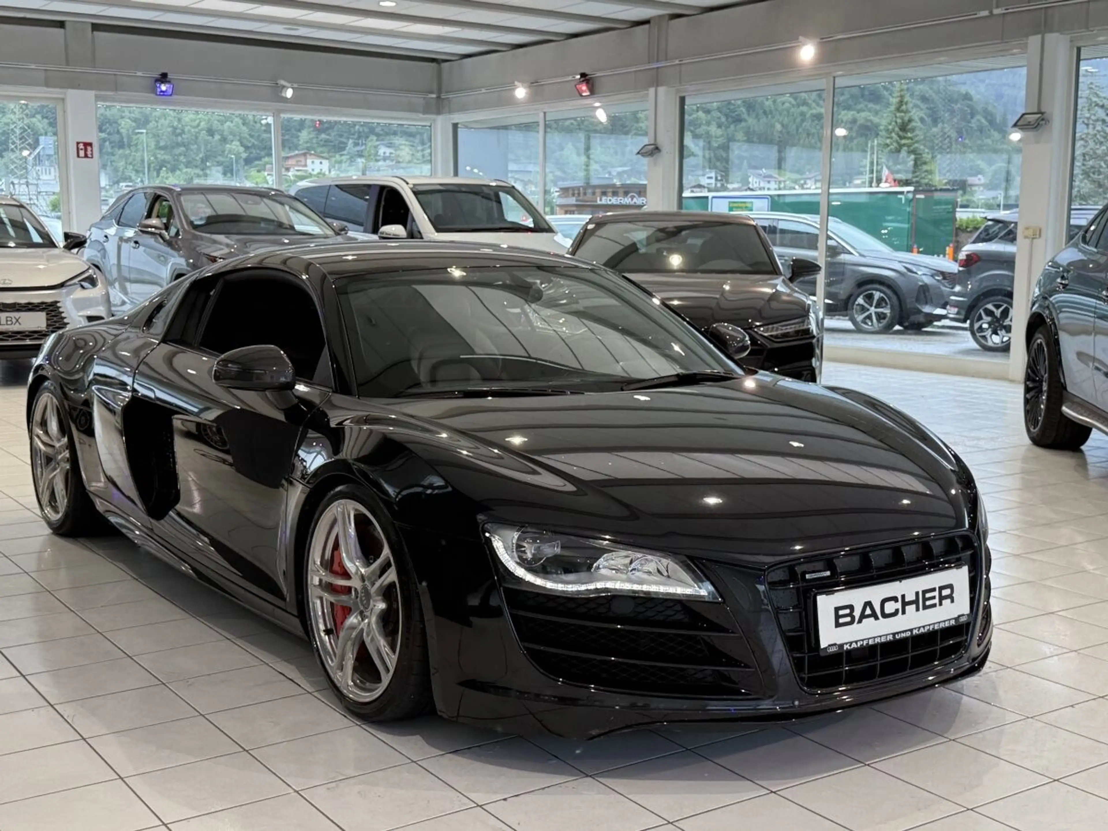 Audi R8 Coupe 5.2 FSI quattro — photo 10