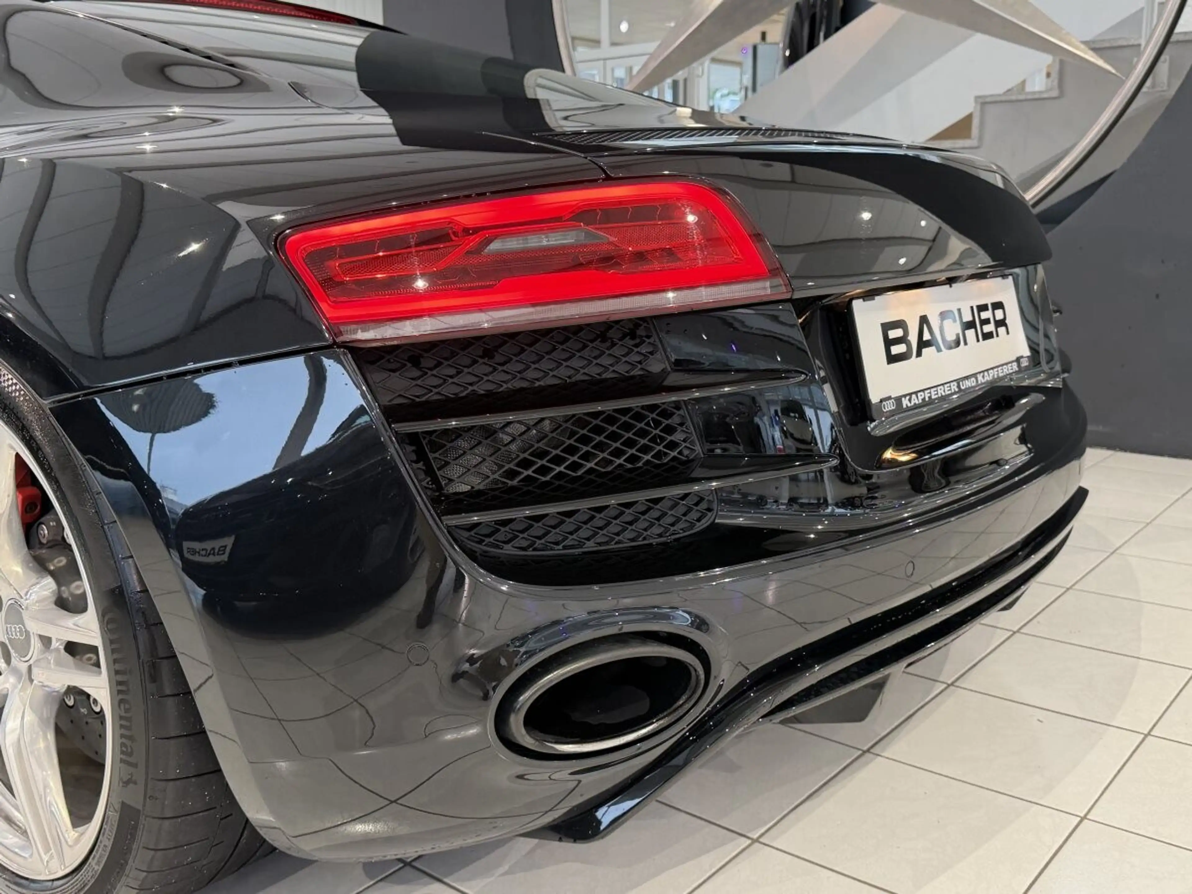 Audi R8 Coupe 5.2 FSI quattro — photo 15