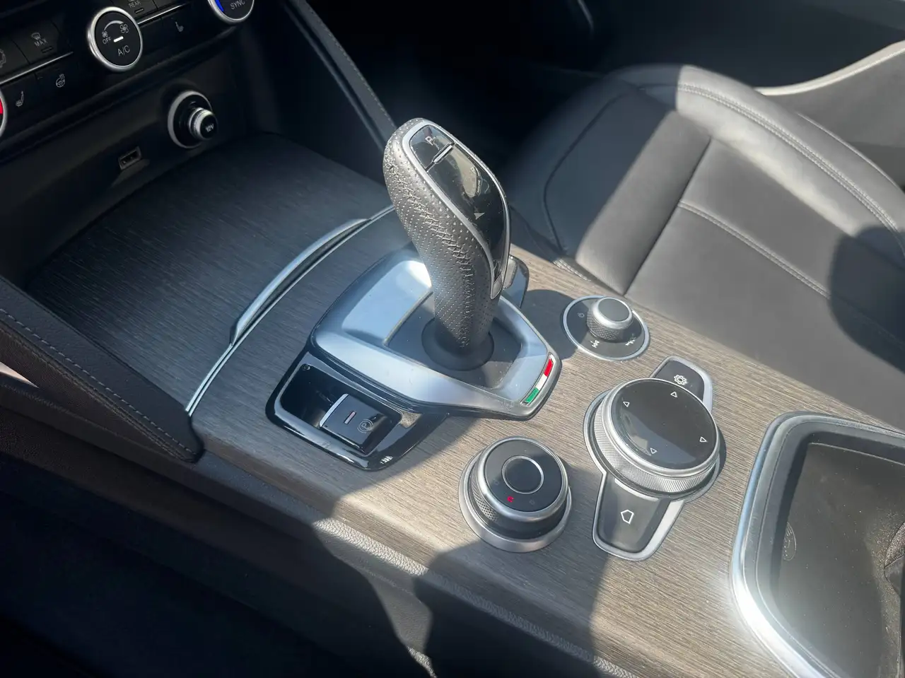 Alfa Romeo Stelvio 2022 — фото 15