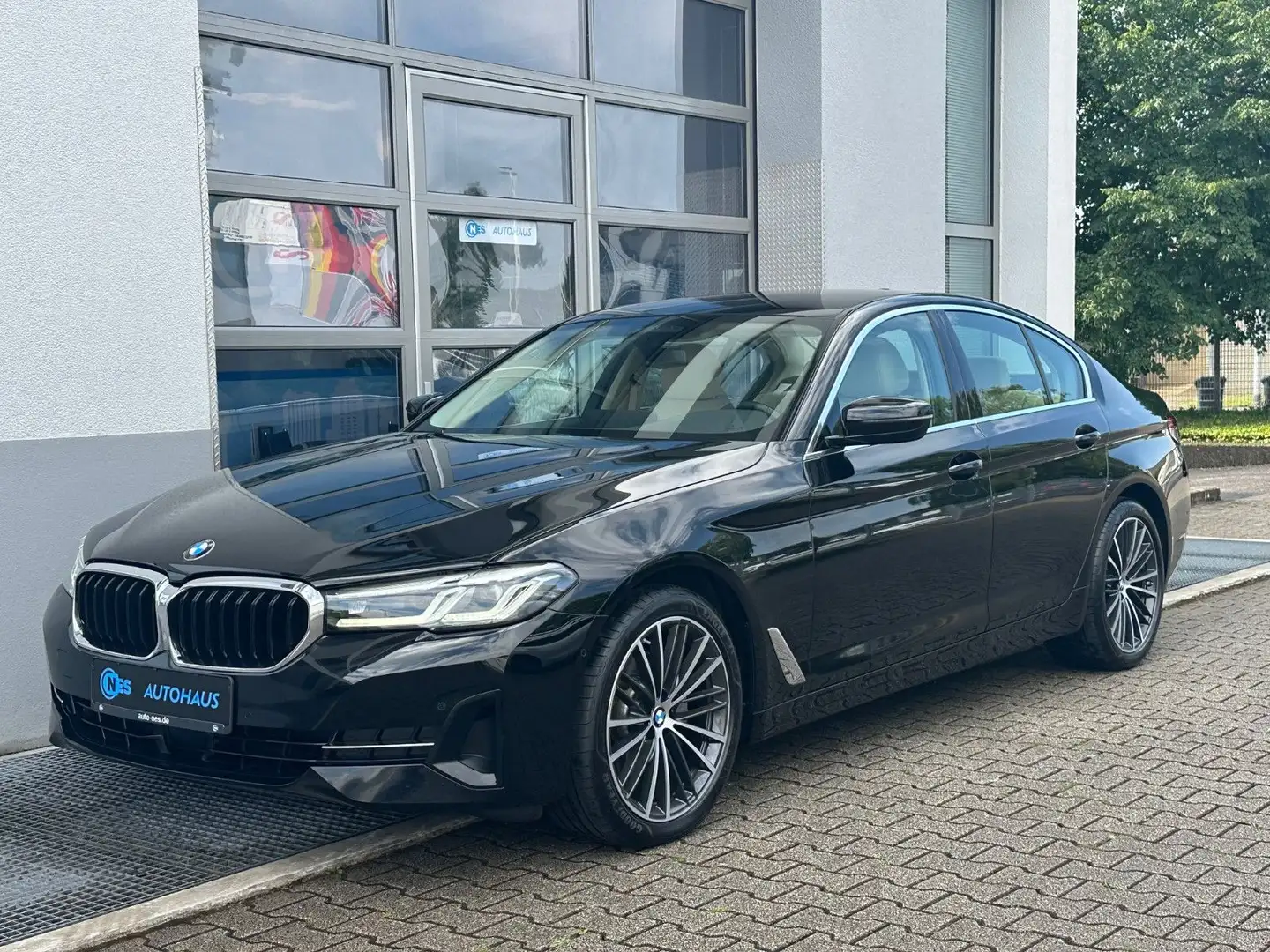 BMW 520 d xDr *ACC*DRIVING*4-ZONEN KL.*KAM*HiFi*LEDER Schwarz - 1