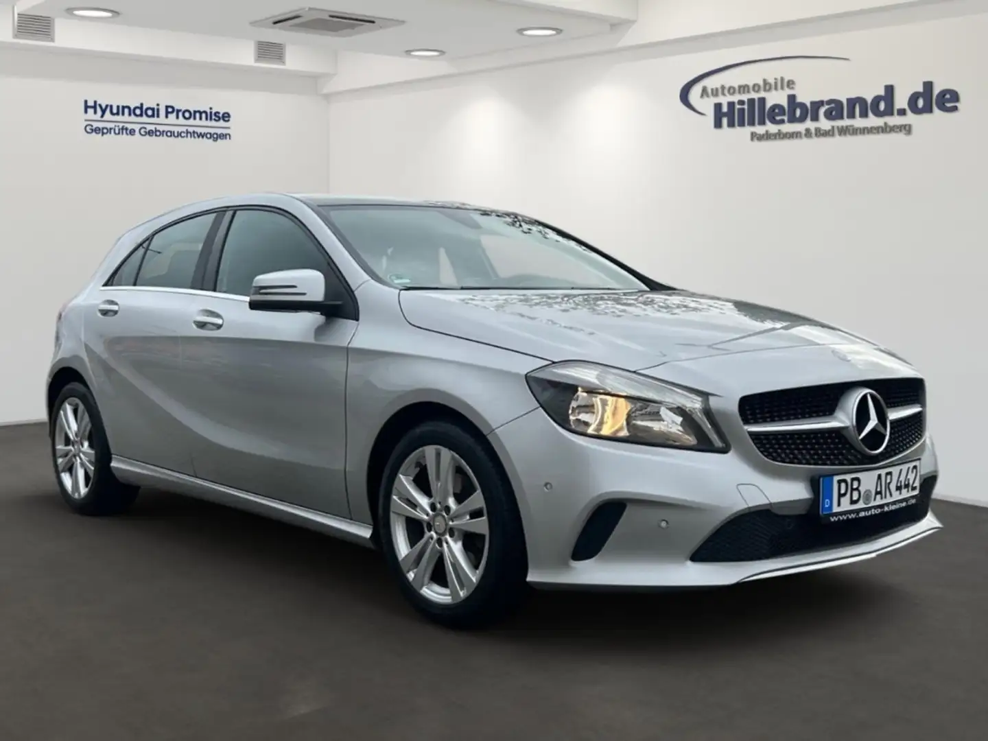 Mercedes-Benz A 180 Klasse BlueEfficiency El. Panodach Navi SHZ Parkle Silber - 2