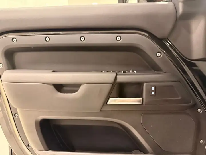 Land Rover Defender 2025, foto 18