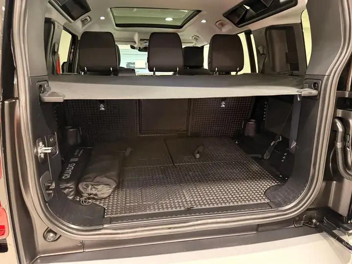 Land Rover Defender 2025, foto 6
