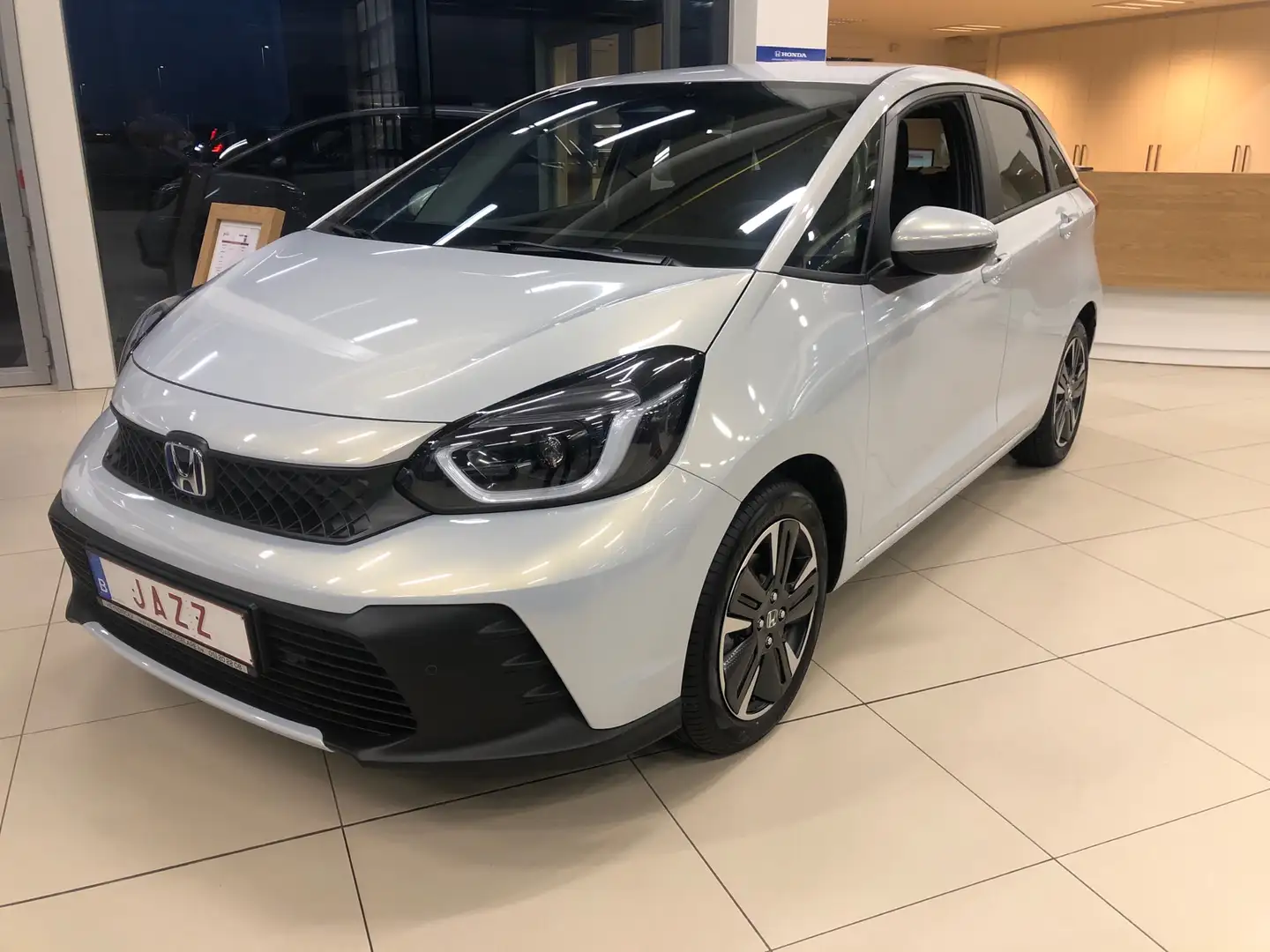 Honda Jazz 1.5i-MMD e:HEV Advance Demowagen Stříbrná - 1