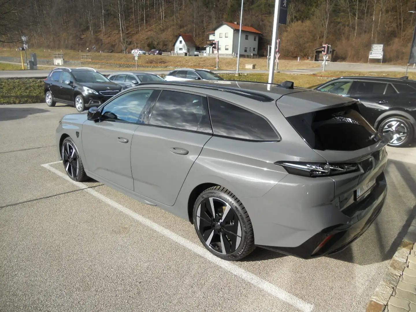 Peugeot 308 SW 156PS 58kWh GT Elektro Grau - 2