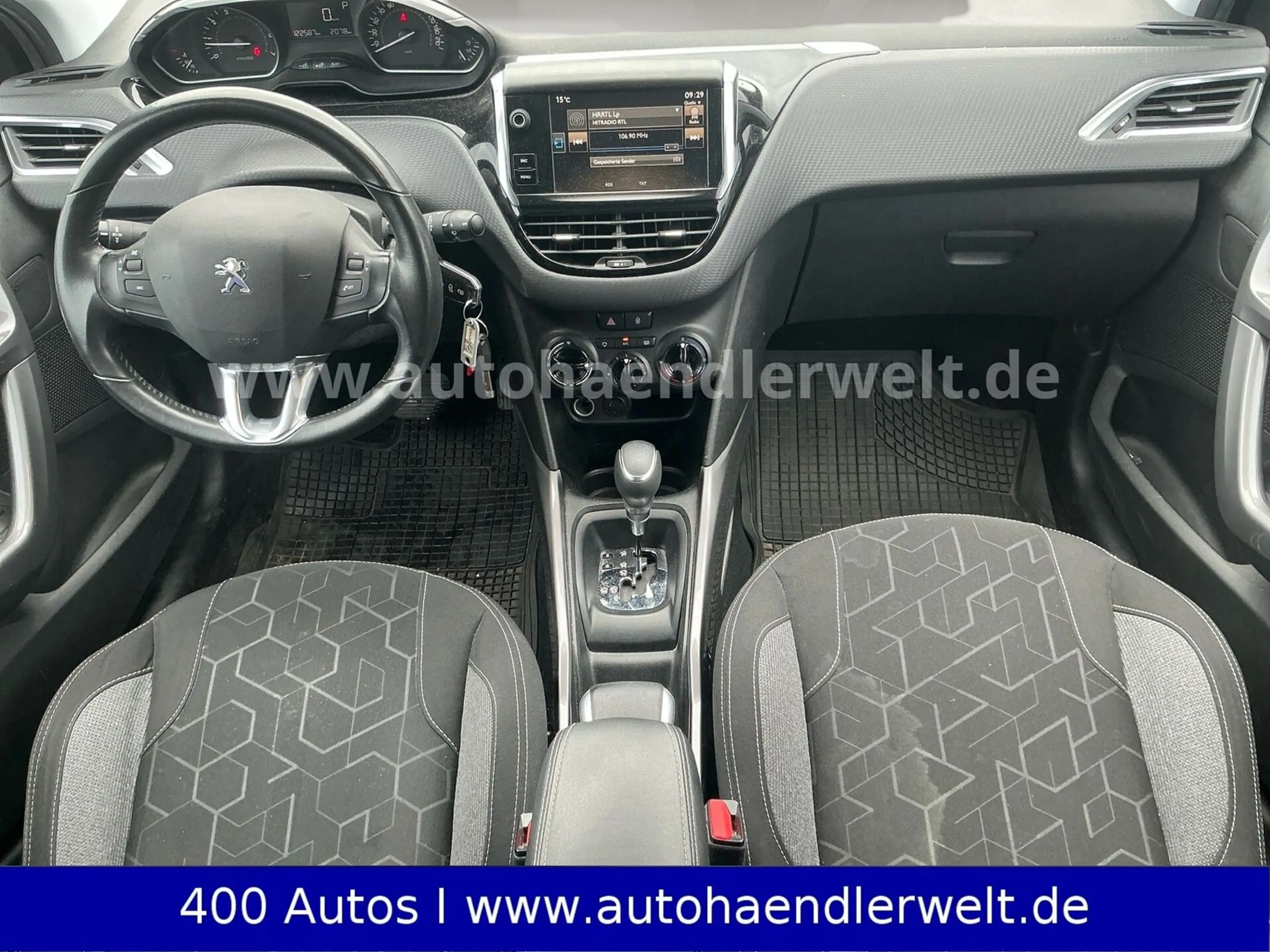 Peugeot 2008 1.2 PureTech Automatik — photo 11