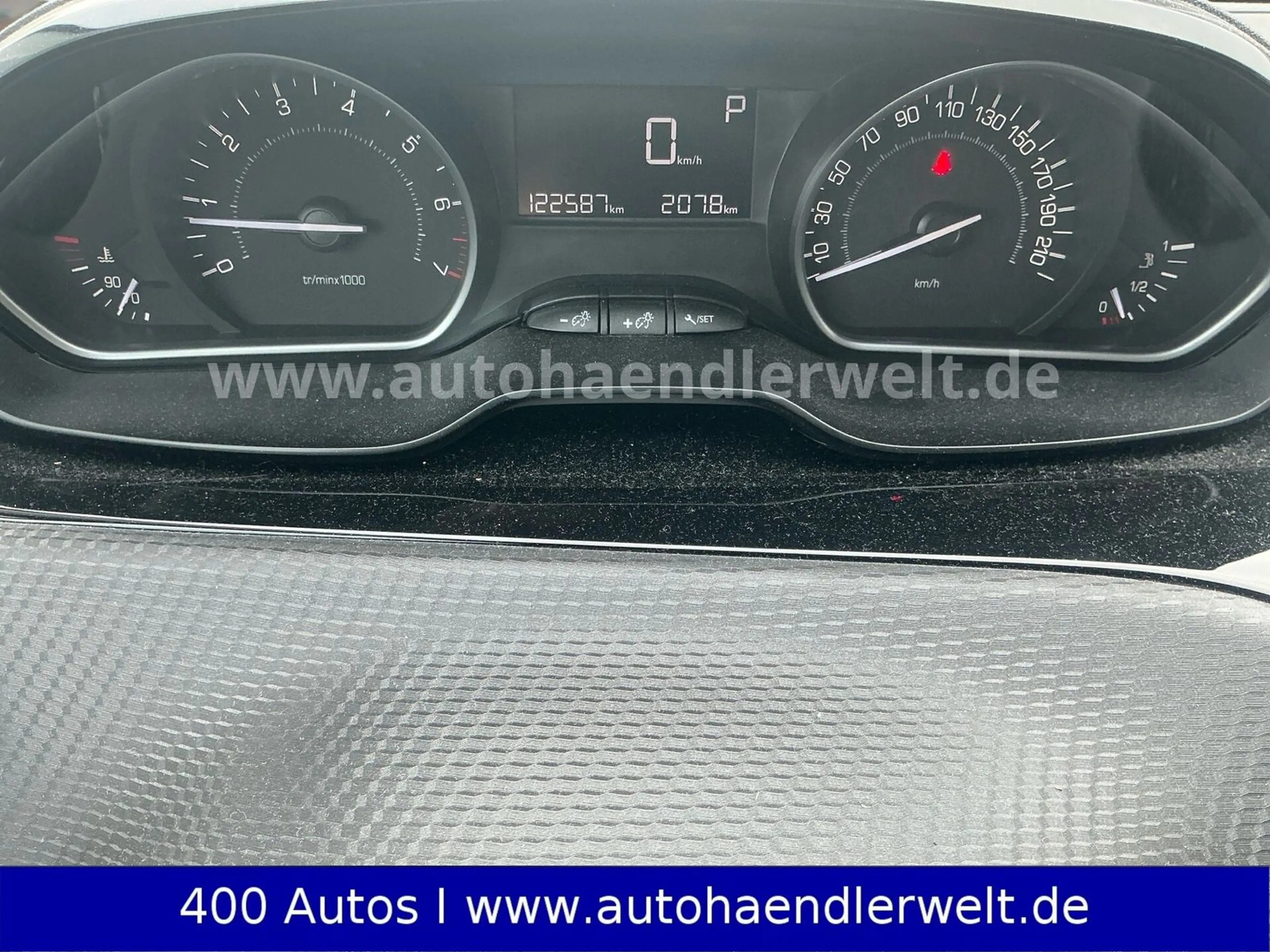 Peugeot 2008 1.2 PureTech Automatik — photo 10