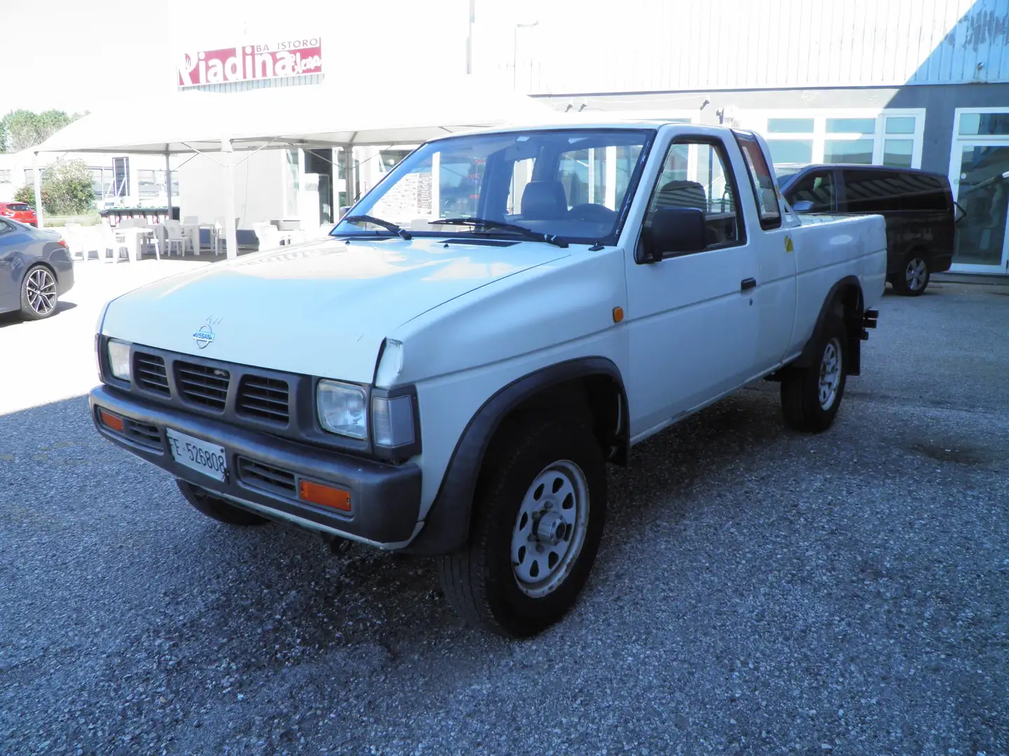 Nissan King Cab Blanc - 2