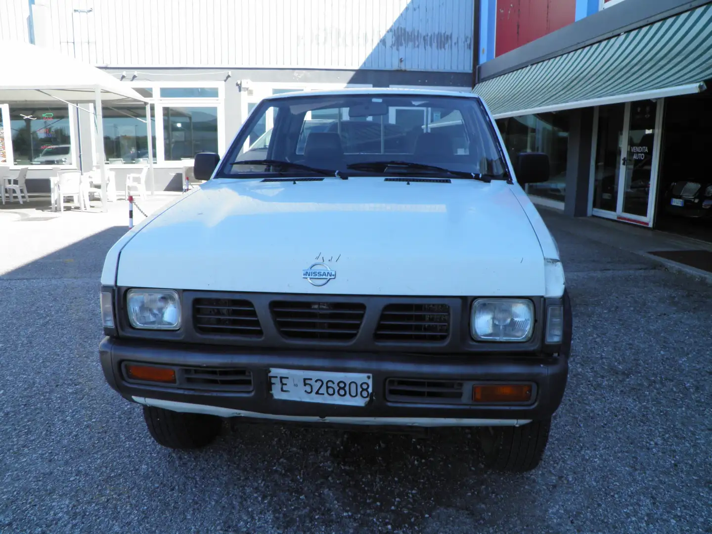 Nissan King Cab Blanc - 1