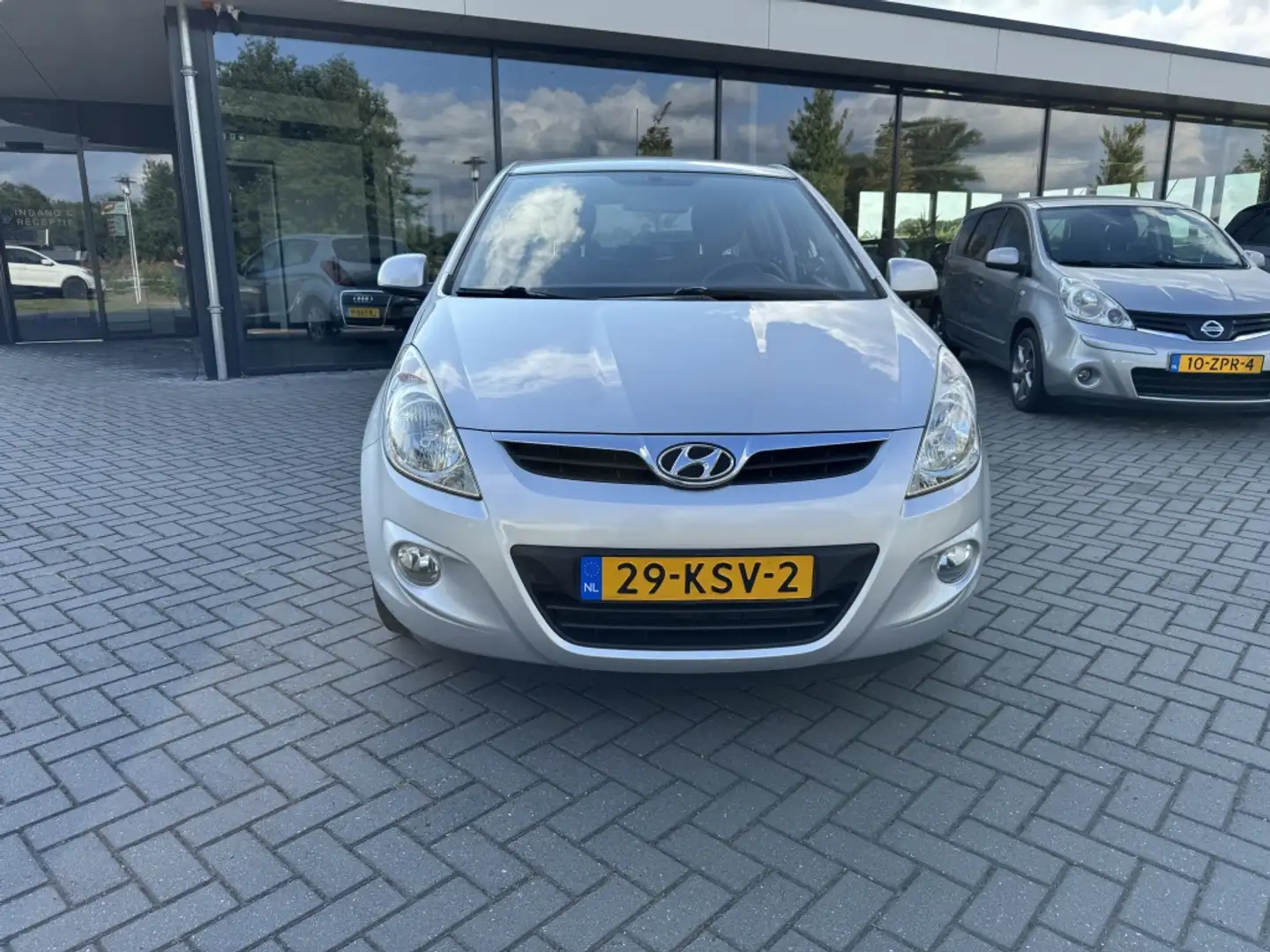 Hyundai i20 1.2i Dynamic Grijs - 2
