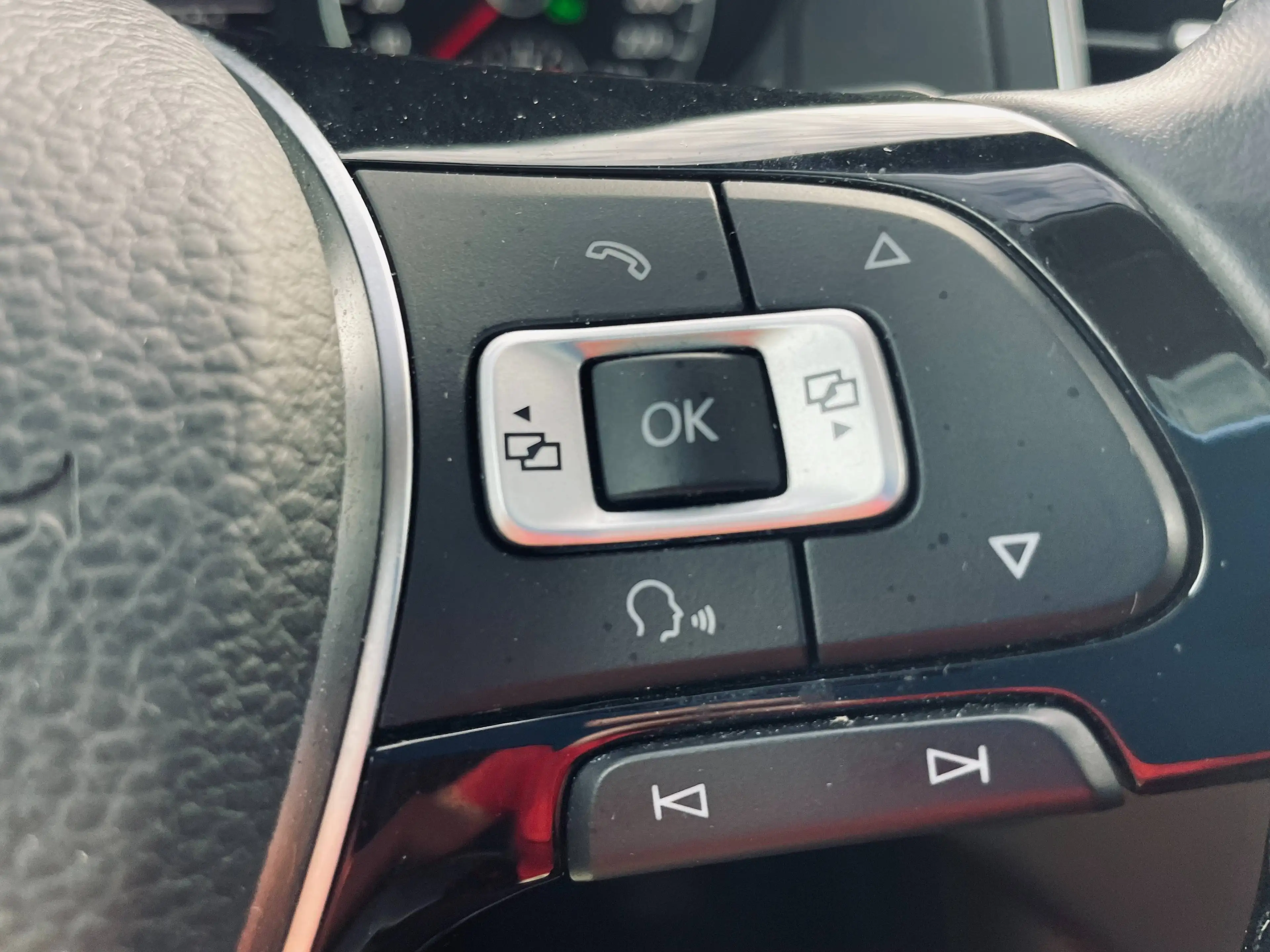 Volkswagen Sharan Sharan 1.4 TSI Highline BMT DSG 7 Places Full Cuir Clim Bt/Auto Gps Toit Pano Camera !!! — photo 14