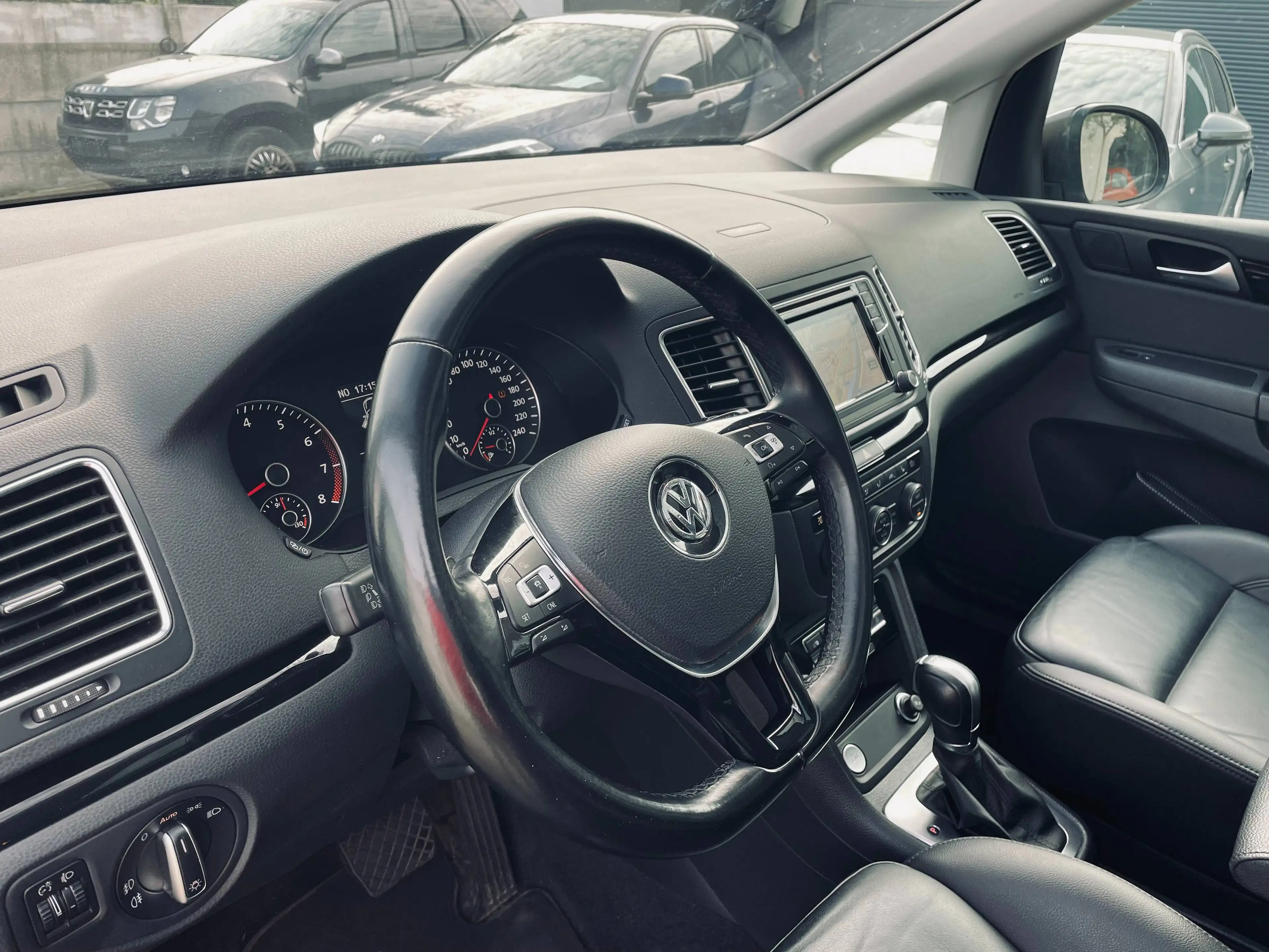 Volkswagen Sharan Sharan 1.4 TSI Highline BMT DSG 7 Places Full Cuir Clim Bt/Auto Gps Toit Pano Camera !!! — photo 5