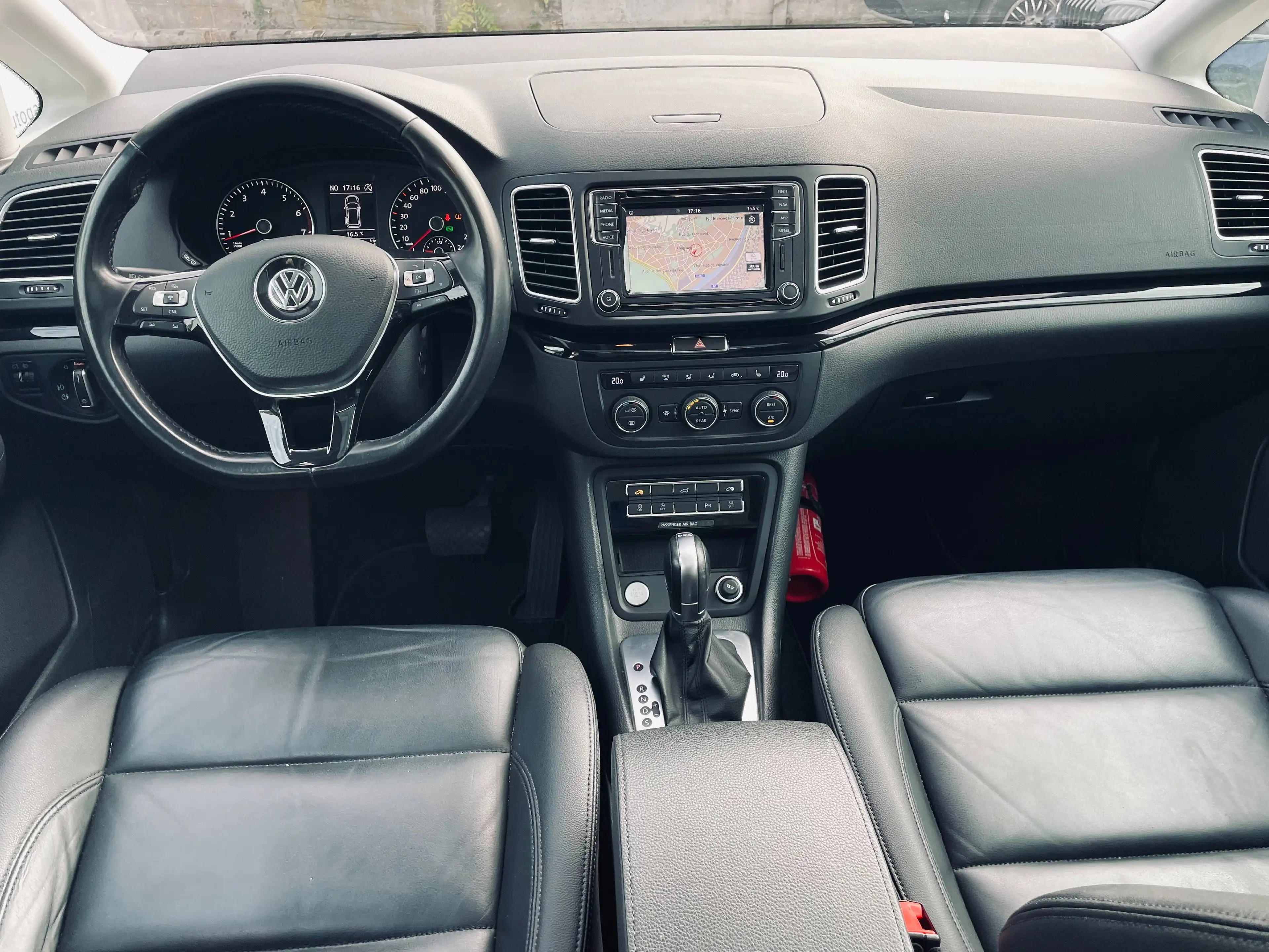 Volkswagen Sharan Sharan 1.4 TSI Highline BMT DSG 7 Places Full Cuir Clim Bt/Auto Gps Toit Pano Camera !!! — photo 10