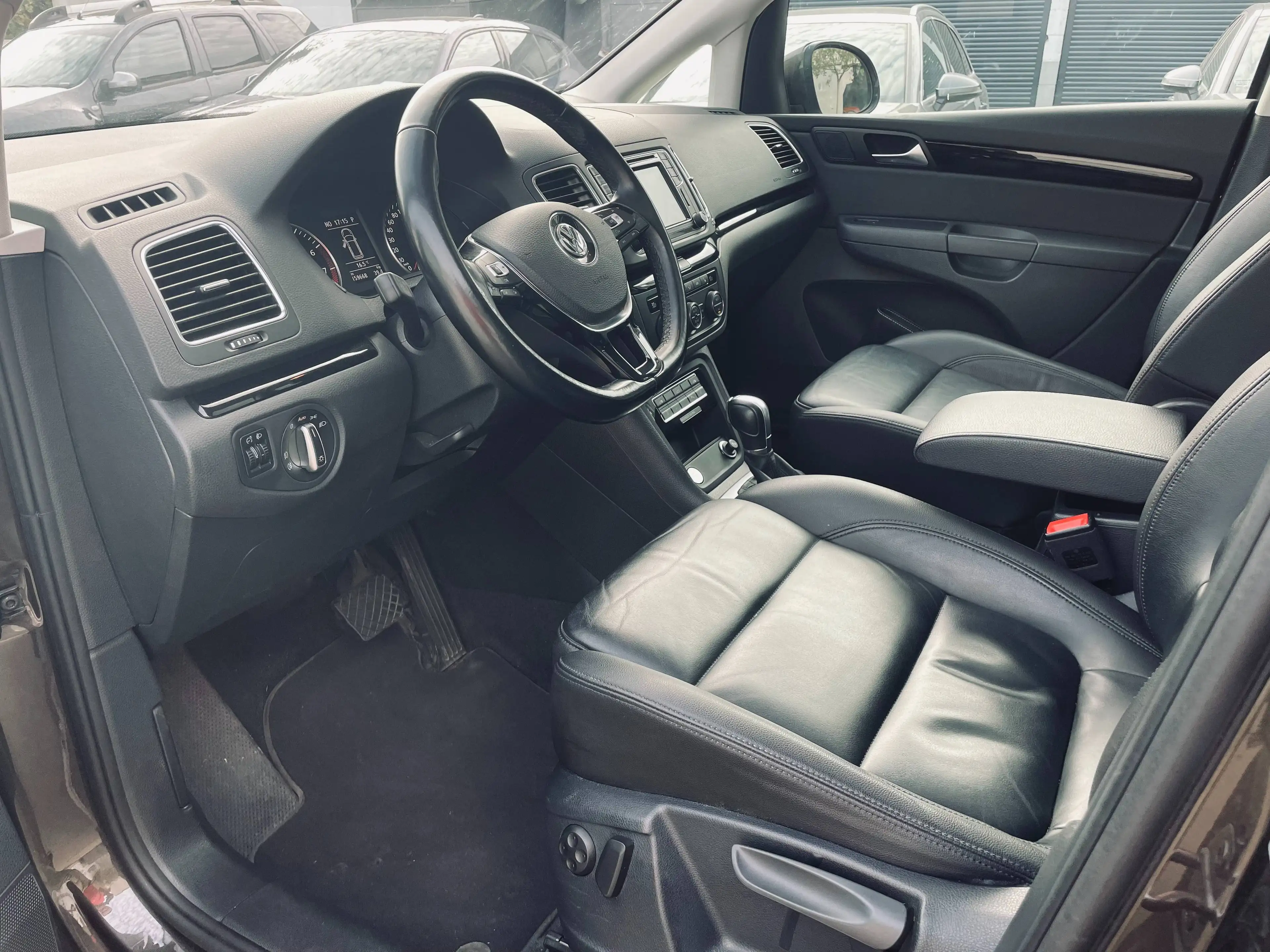 Volkswagen Sharan Sharan 1.4 TSI Highline BMT DSG 7 Places Full Cuir Clim Bt/Auto Gps Toit Pano Camera !!! — photo 4