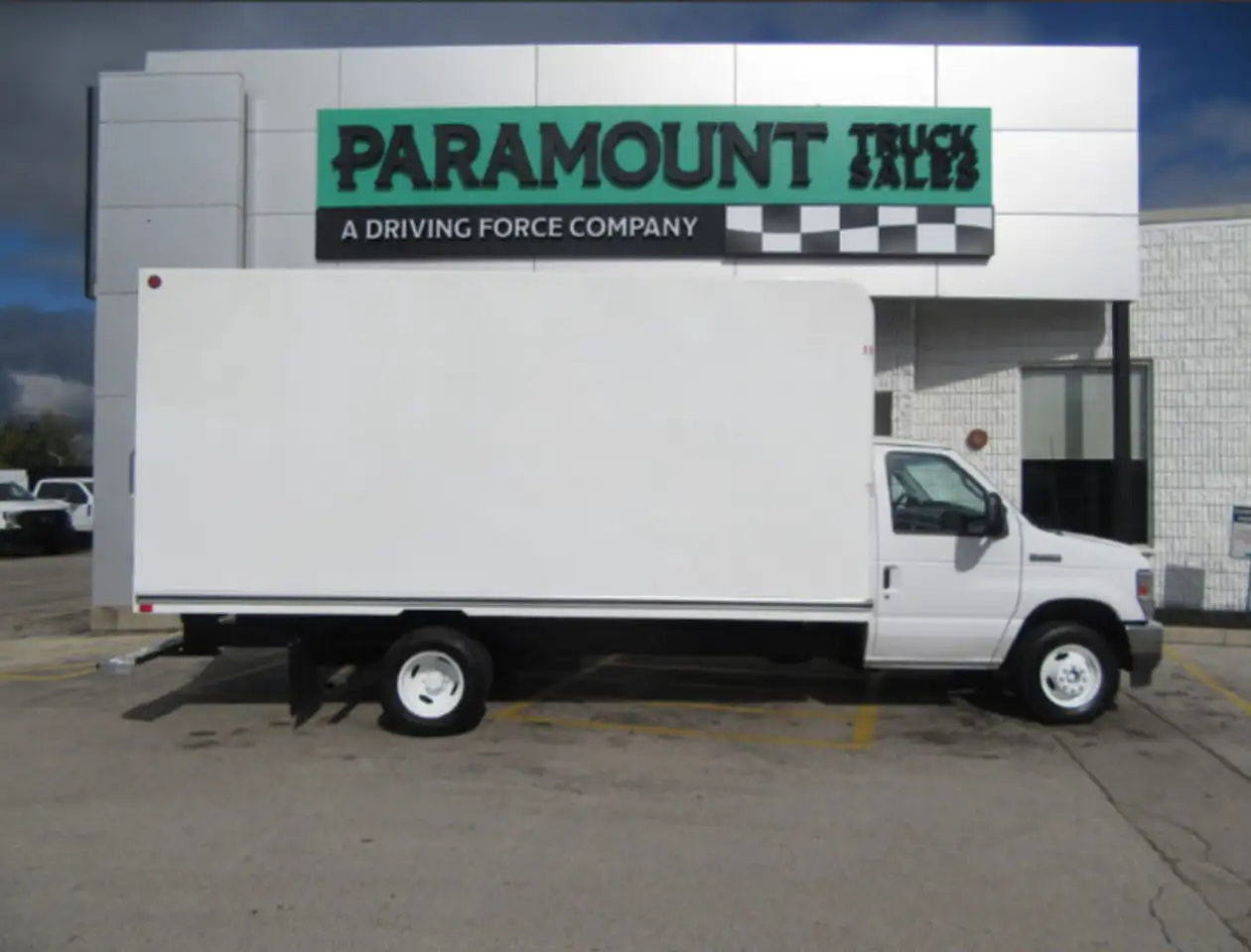 Ford E-450 Super Duty DRW снимка Ford E-450 Super Duty DRW