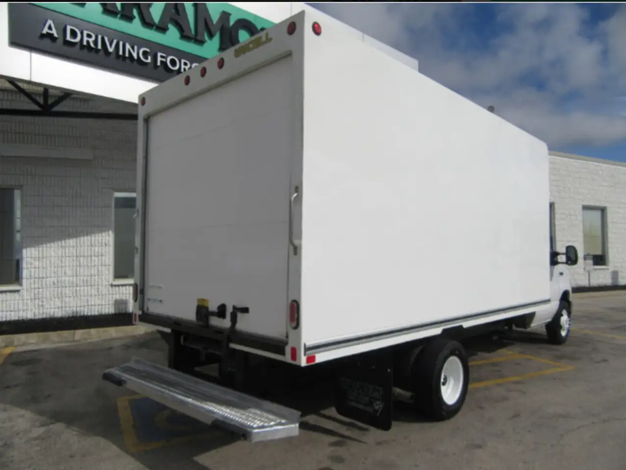 Ford E-450 Super Duty DRW снимка Ford E-450 Super Duty DRW