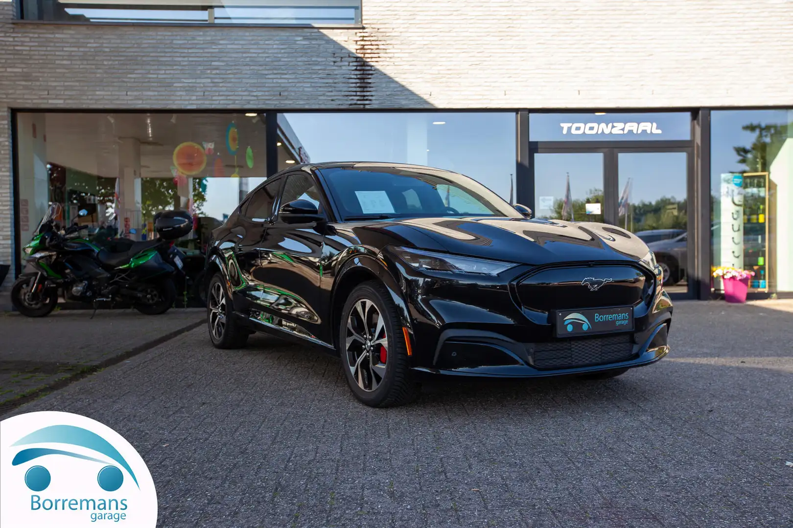Ford Mustang Mach-E 99KWH 216 KW EXT. RANGE PREMIUM ST-LINE Zwart - 1