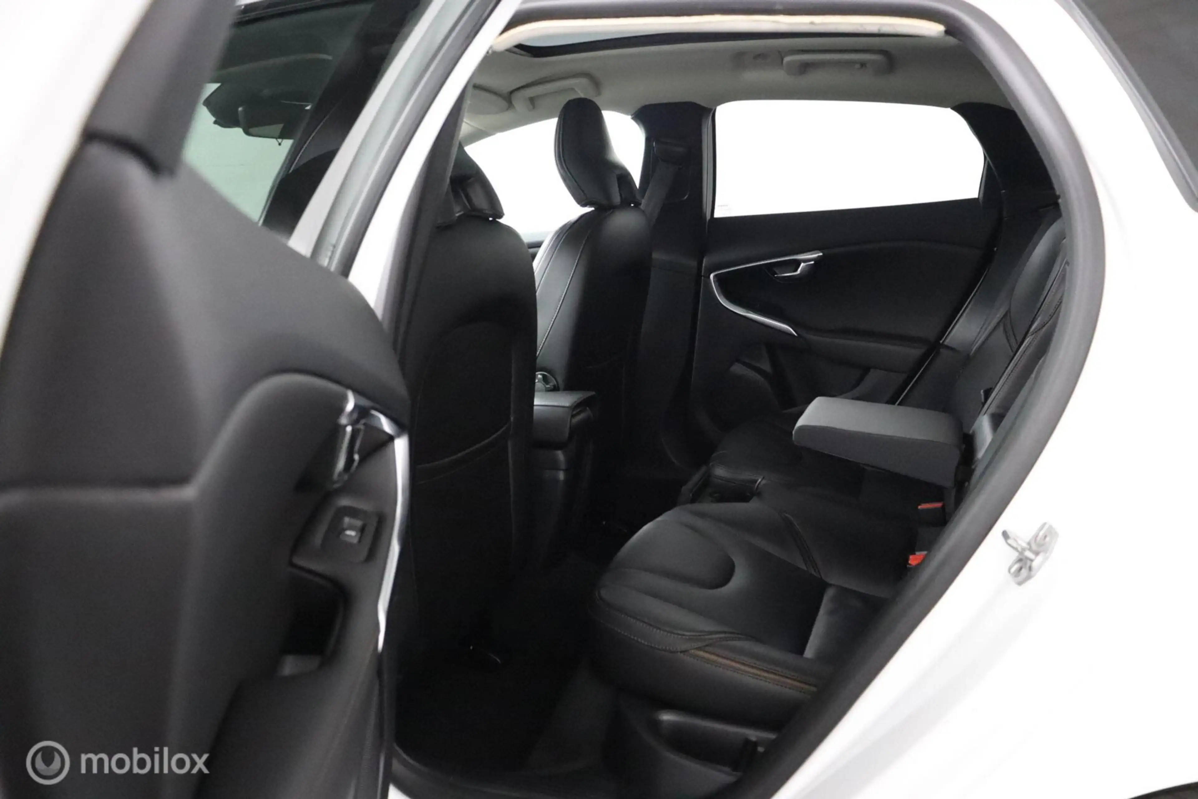 Volvo V40 Cross Country 1.5 T3 Polar+ Luxury | Panoaramdak | Keyless | Ver — photo 32