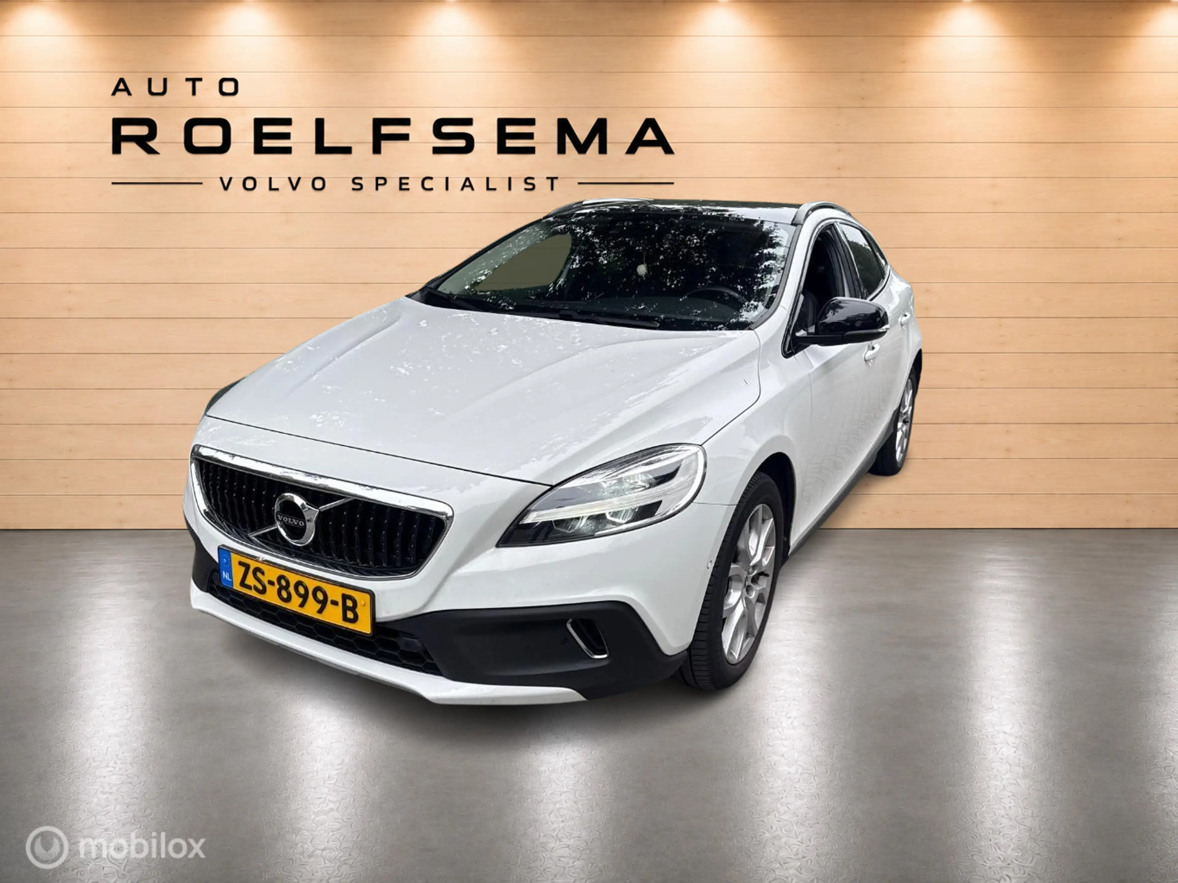 Volvo V40 Cross Country 1.5 T3 Polar+ Luxury | Panoaramdak | Keyless | Ver — photo 45