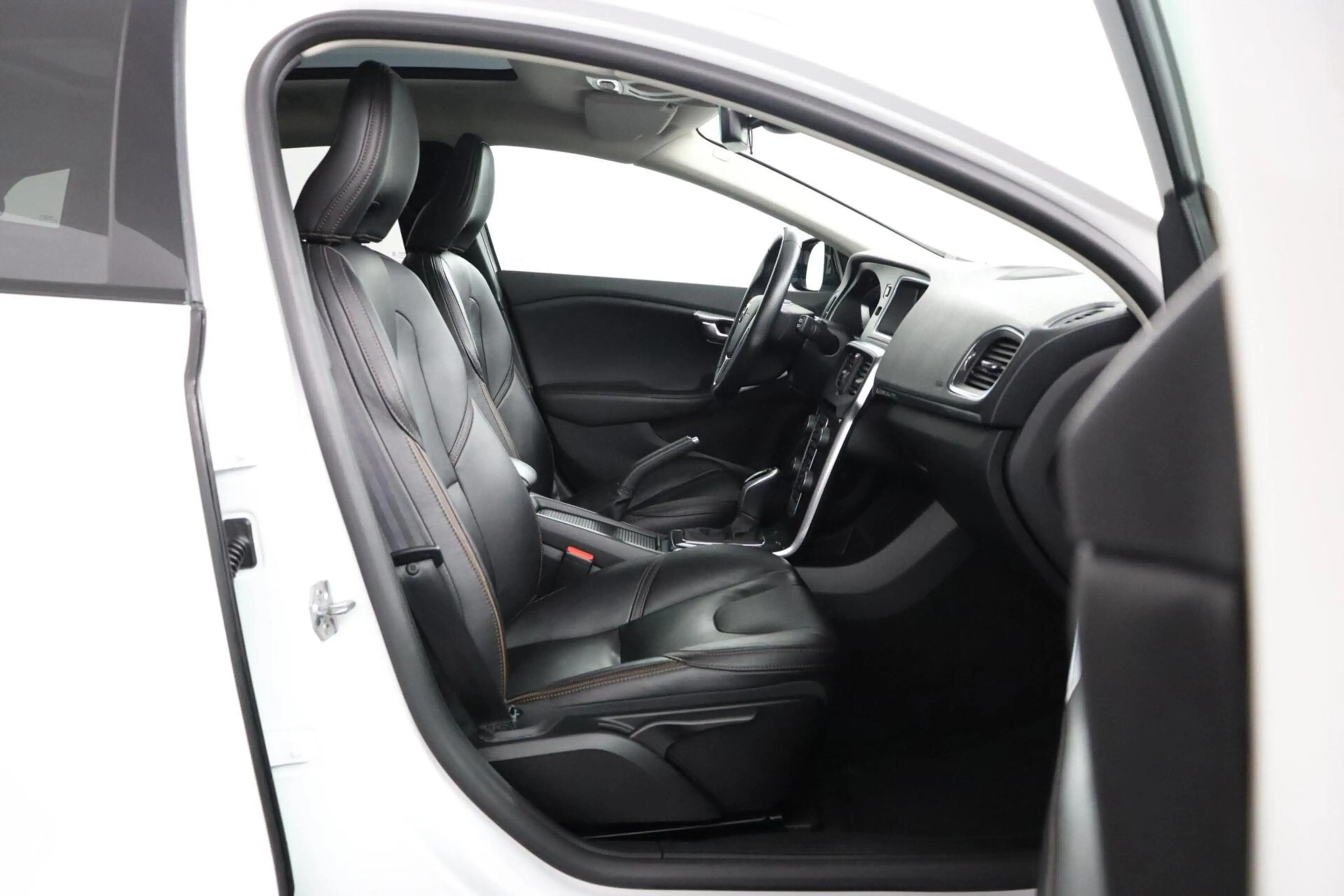 Volvo V40 Cross Country 1.5 T3 Polar+ Luxury | Panoaramdak | Keyless | Ver — photo 29