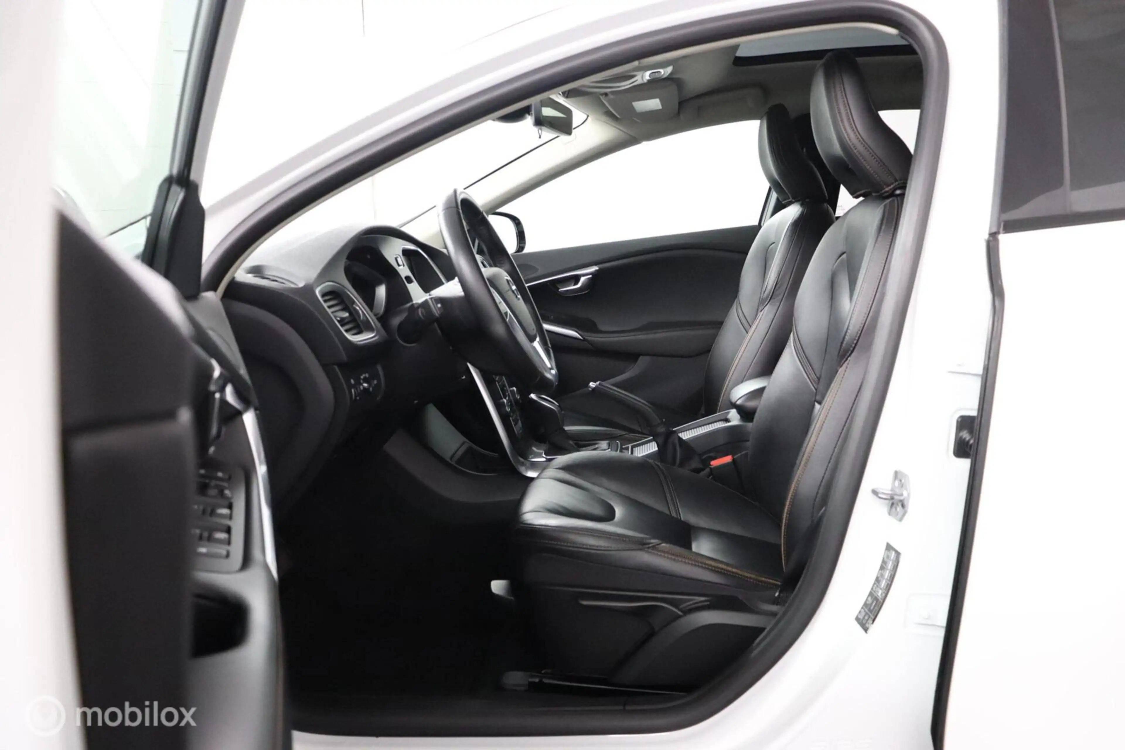 Volvo V40 Cross Country 1.5 T3 Polar+ Luxury | Panoaramdak | Keyless | Ver — photo 33