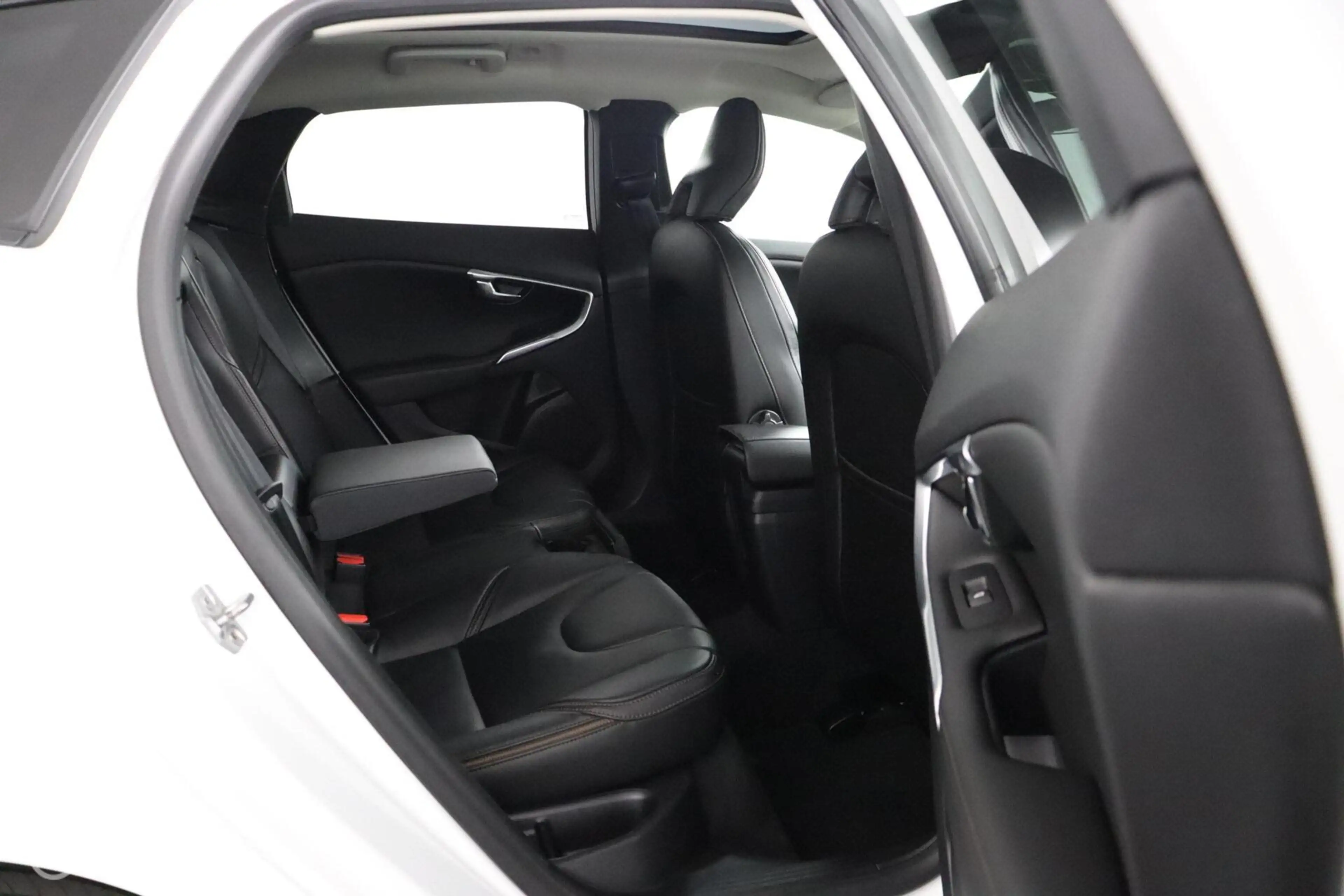 Volvo V40 Cross Country 1.5 T3 Polar+ Luxury | Panoaramdak | Keyless | Ver — photo 11