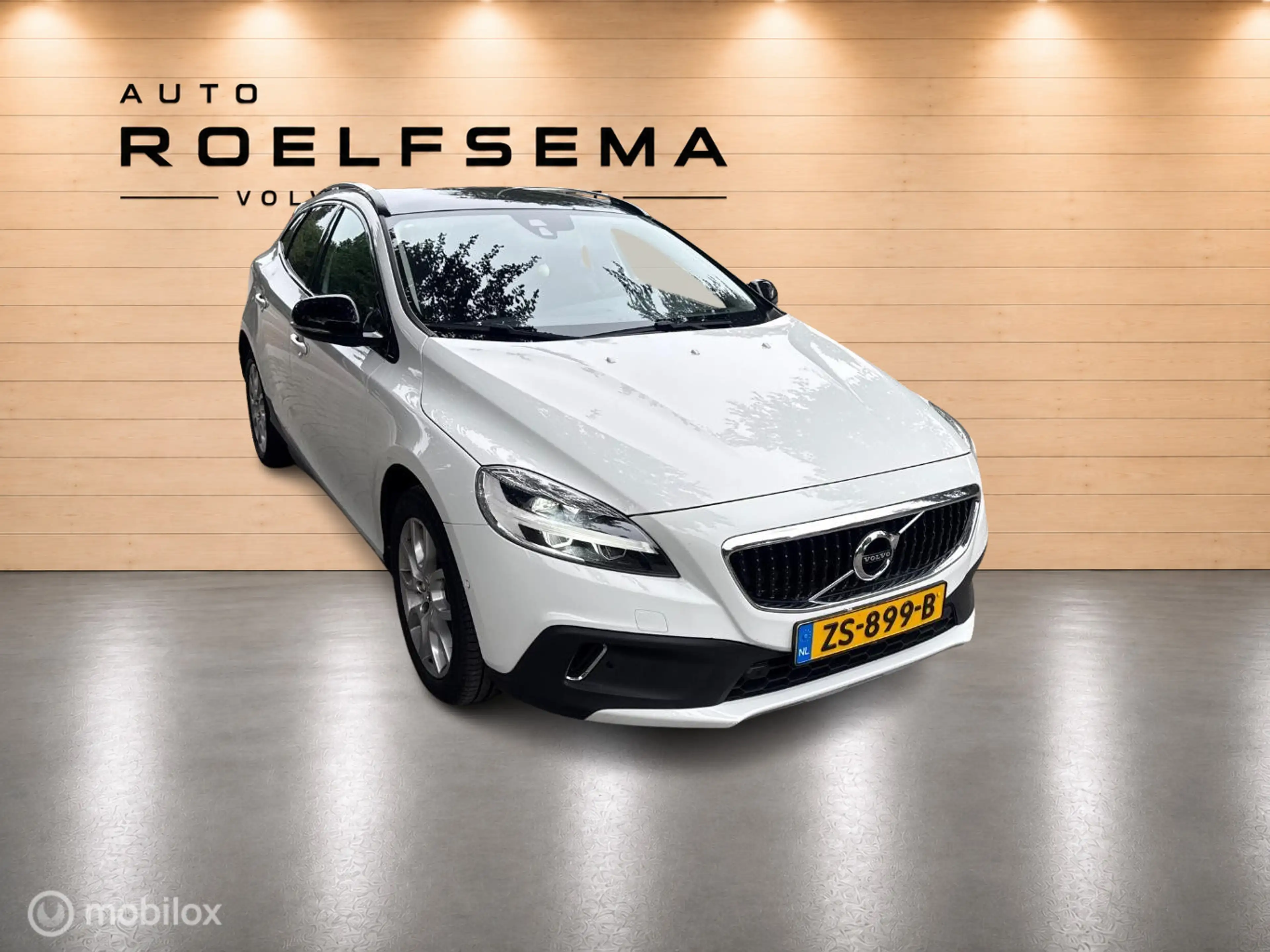 Volvo V40 Cross Country 1.5 T3 Polar+ Luxury | Panoaramdak | Keyless | Ver — photo 44