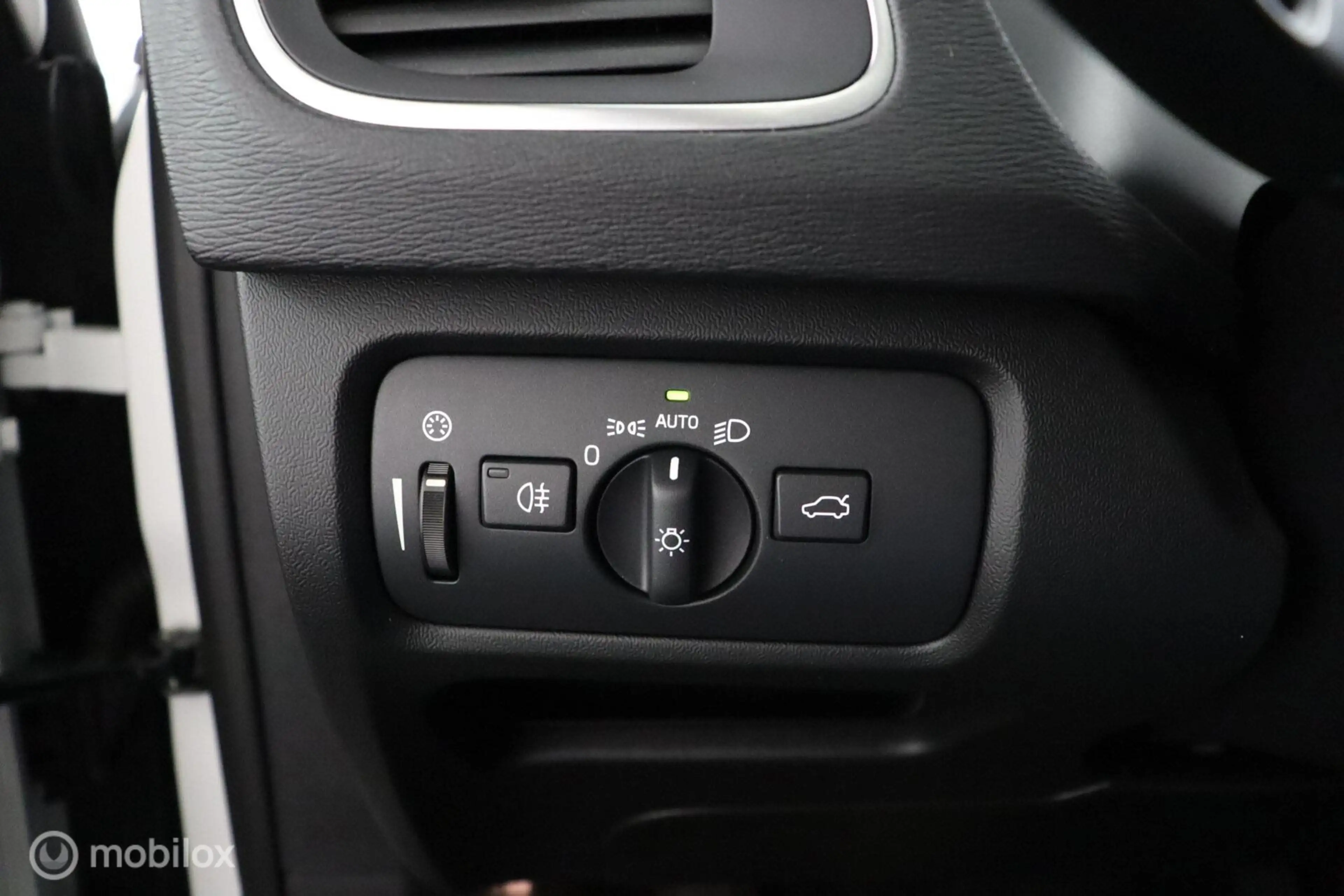 Volvo V40 Cross Country 1.5 T3 Polar+ Luxury | Panoaramdak | Keyless | Ver — photo 24