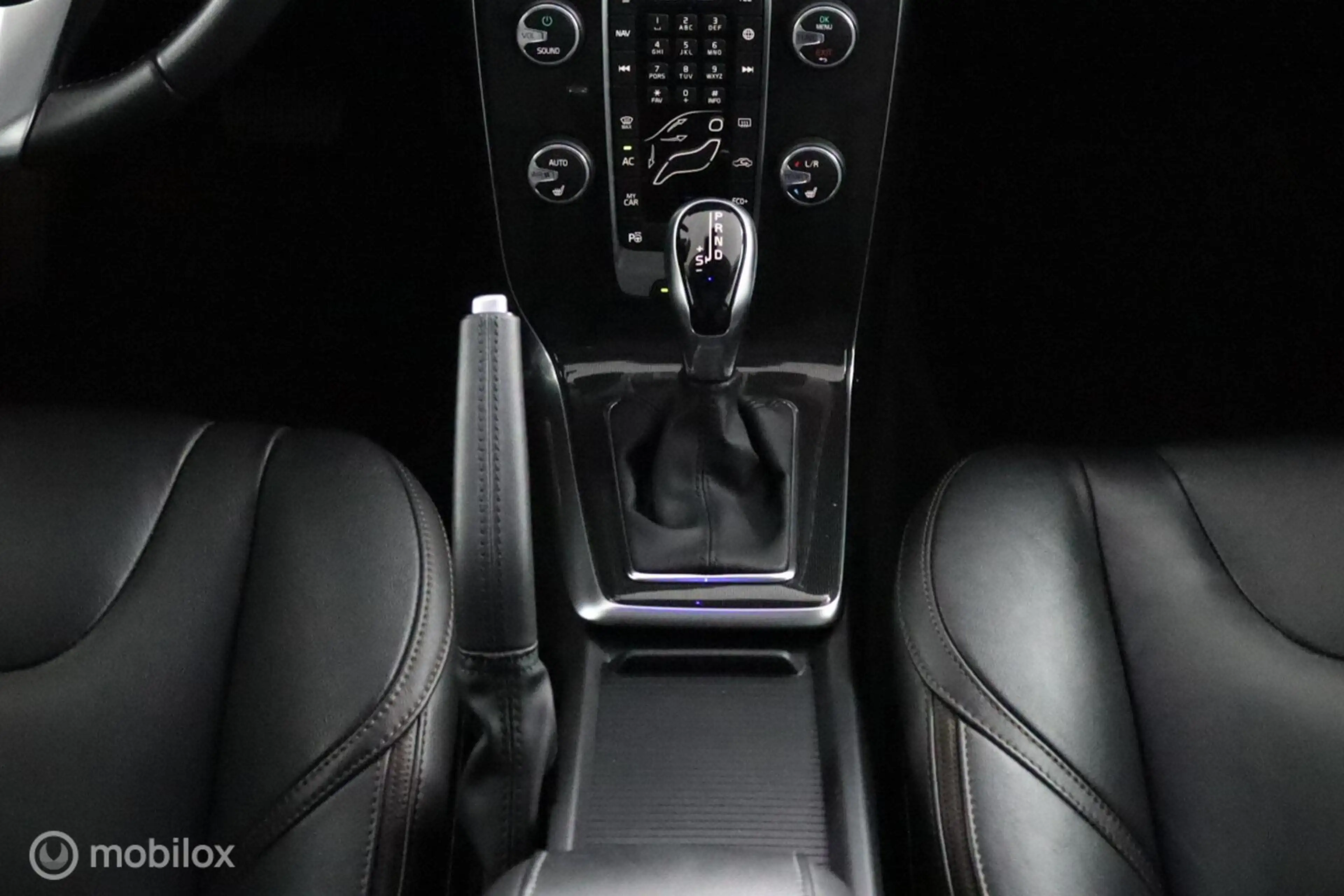 Volvo V40 Cross Country 1.5 T3 Polar+ Luxury | Panoaramdak | Keyless | Ver — photo 27